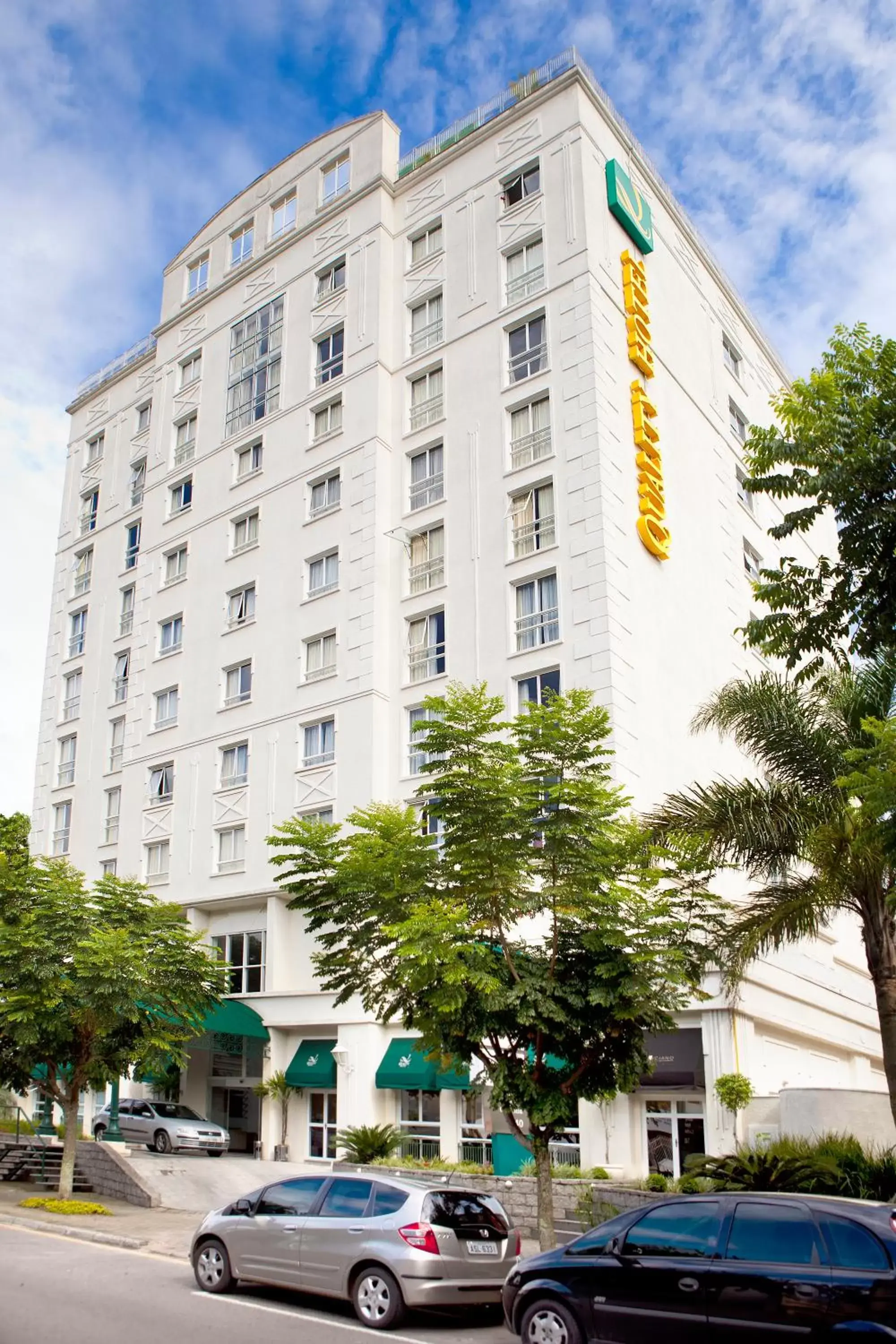 Facade/entrance, Property Building in Quality Hotel Curitiba