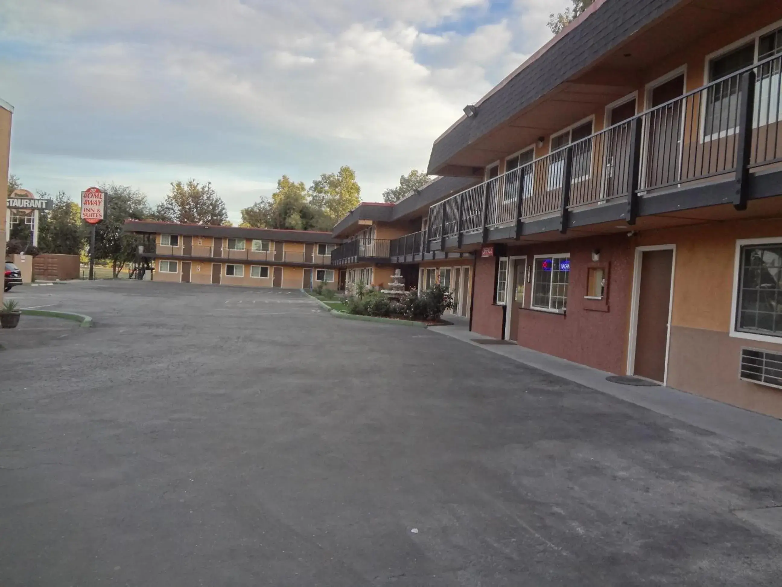 Property Building in Peach City Inn - Marysville/Yuba City