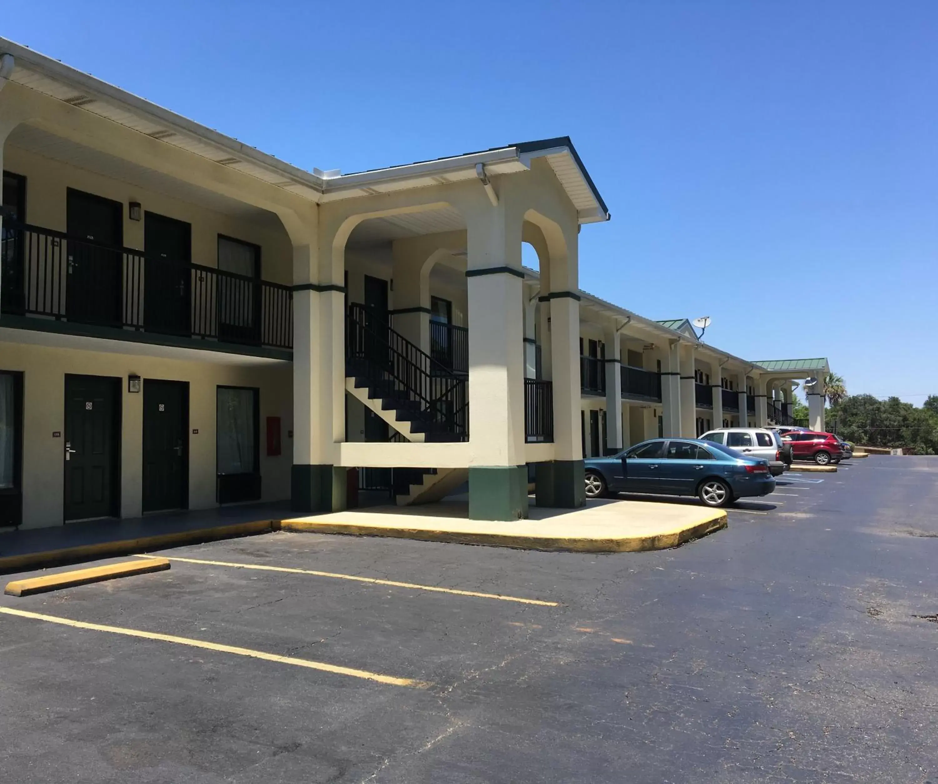 Facade/entrance in Super 8 by Wyndham Mobile Facade/entrance in Super 8 by Wyndham Mobile