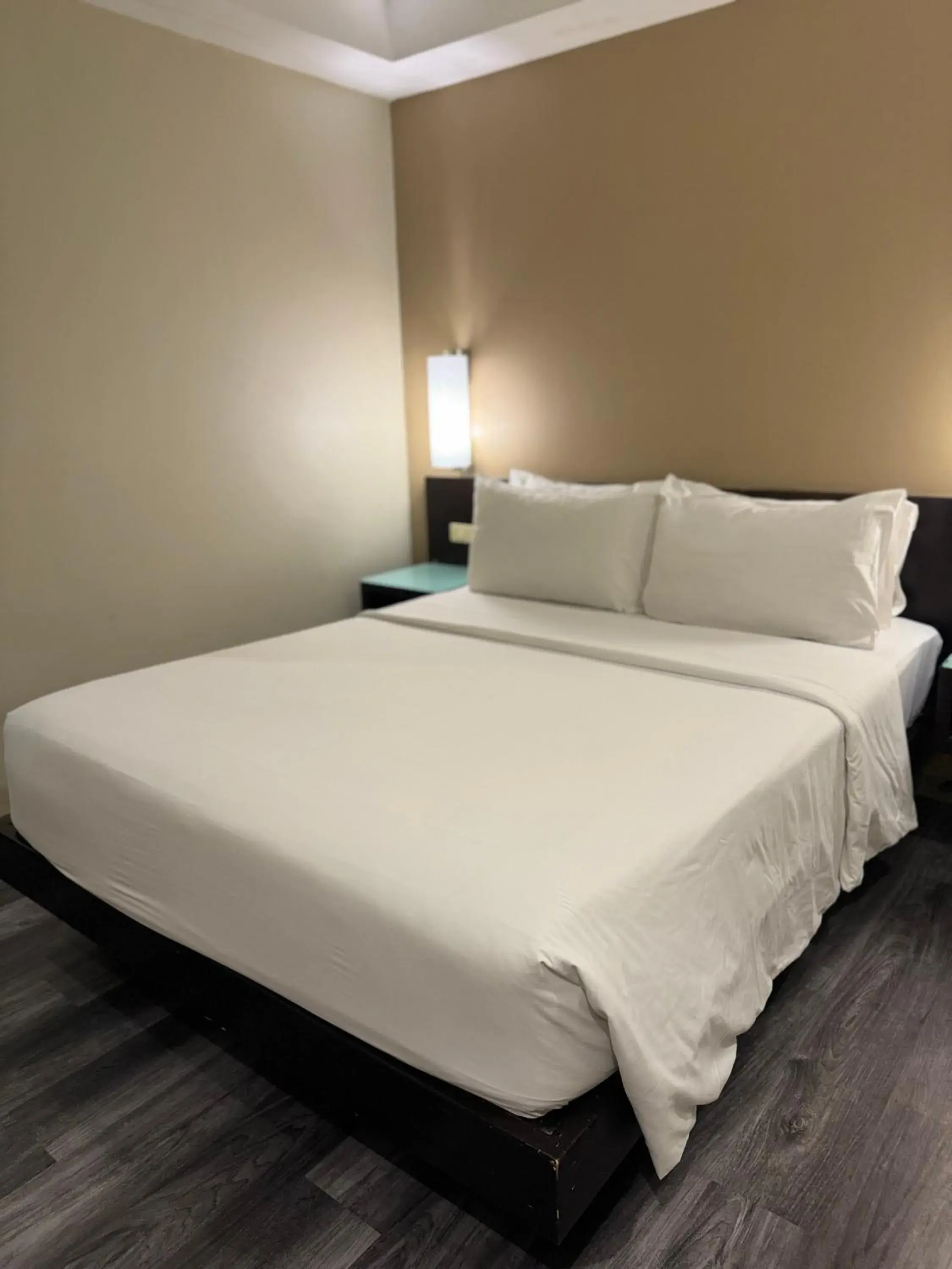 Bed in Circle Inn - Iloilo City Center