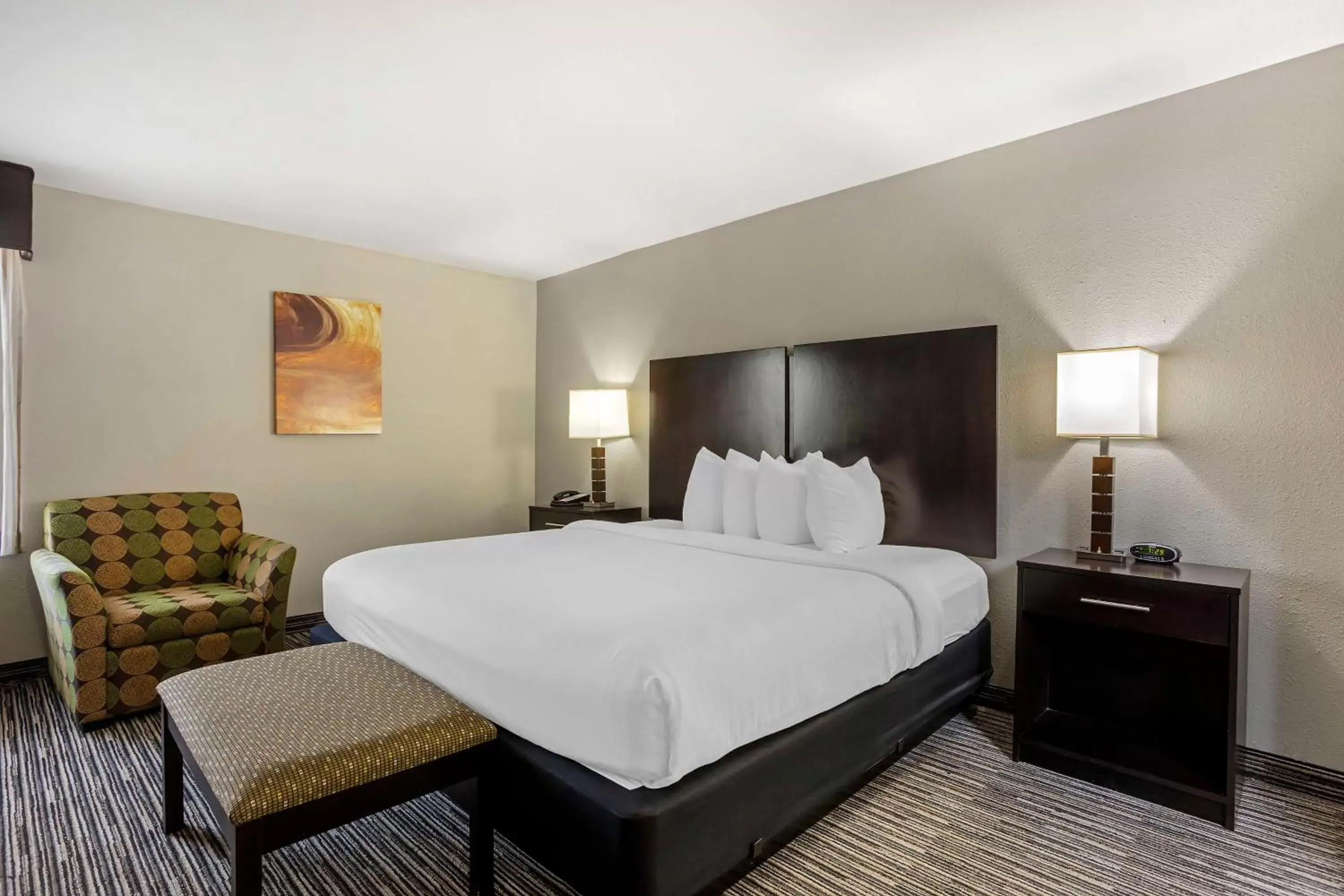 Photo of the whole room, Bed in Best Western Plus Jonesboro Inn & Suites