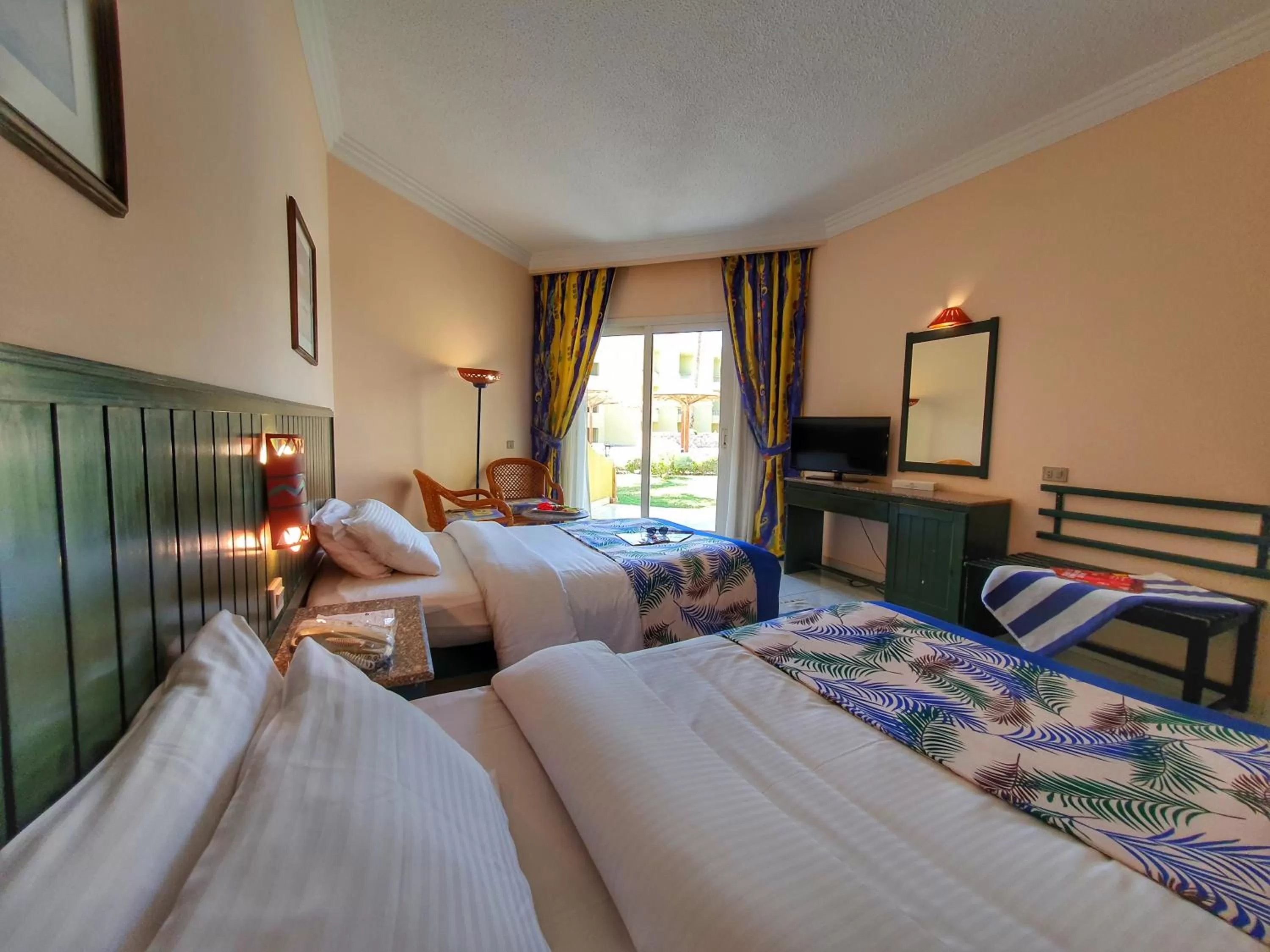 Bed in Palm Beach Resort Families and Couples only