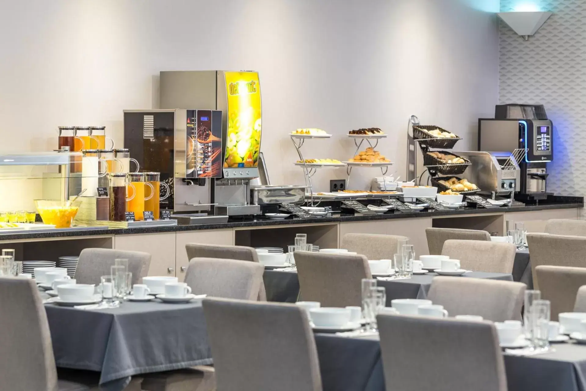 Food and drinks, Restaurant/Places to Eat in Empire Lisbon Hotel