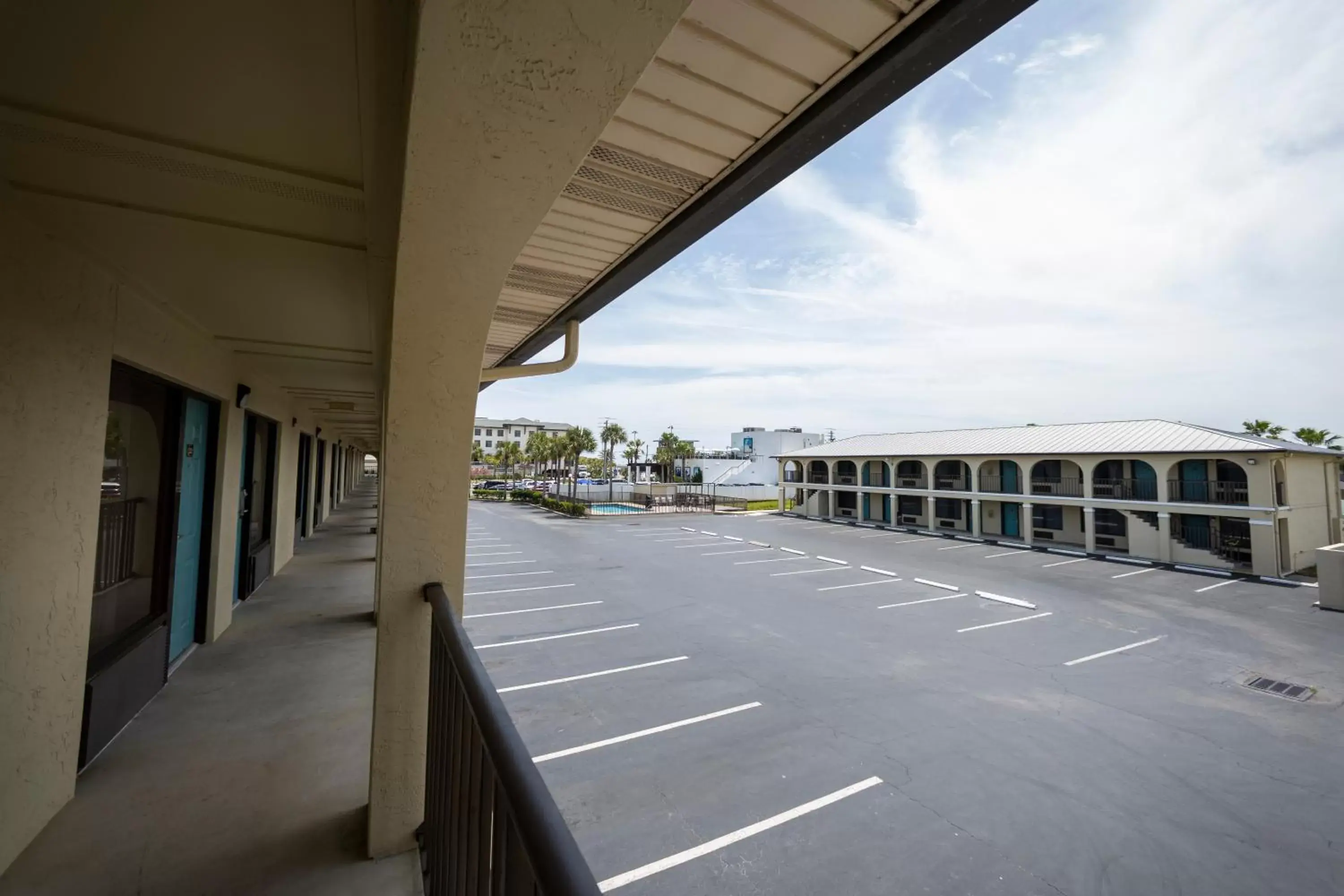 Property building, Balcony/Terrace in Ocean Breeze Inn