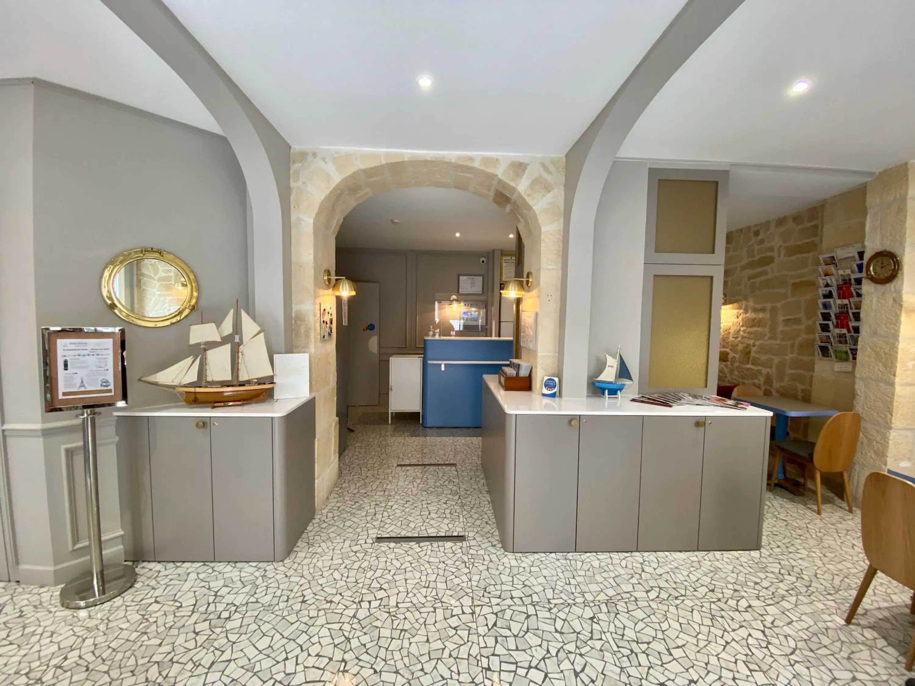 Lobby or reception, Kitchen/Kitchenette in L'Amiral