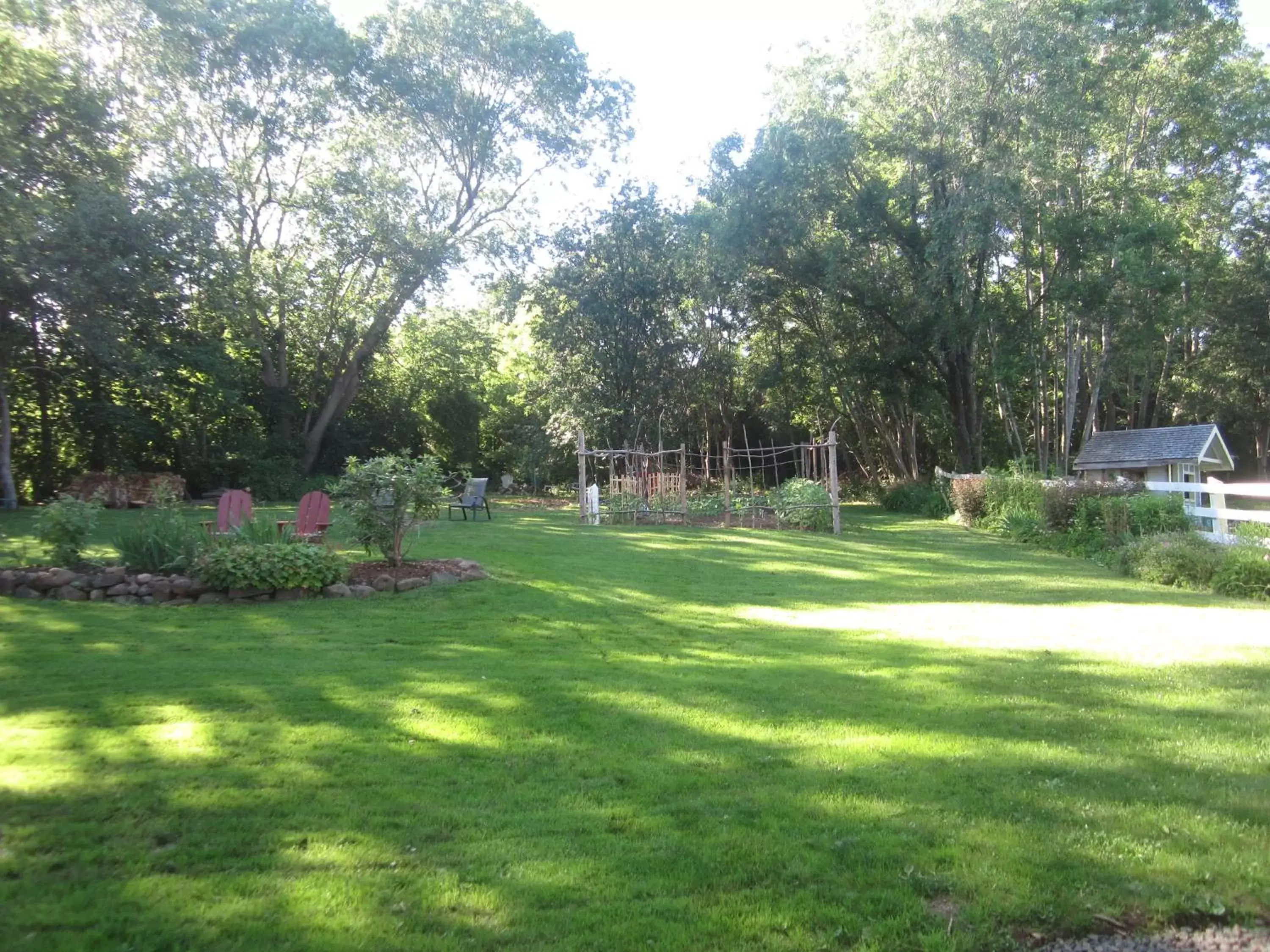 Garden in Grand Oak Manor Bed and Breakfast