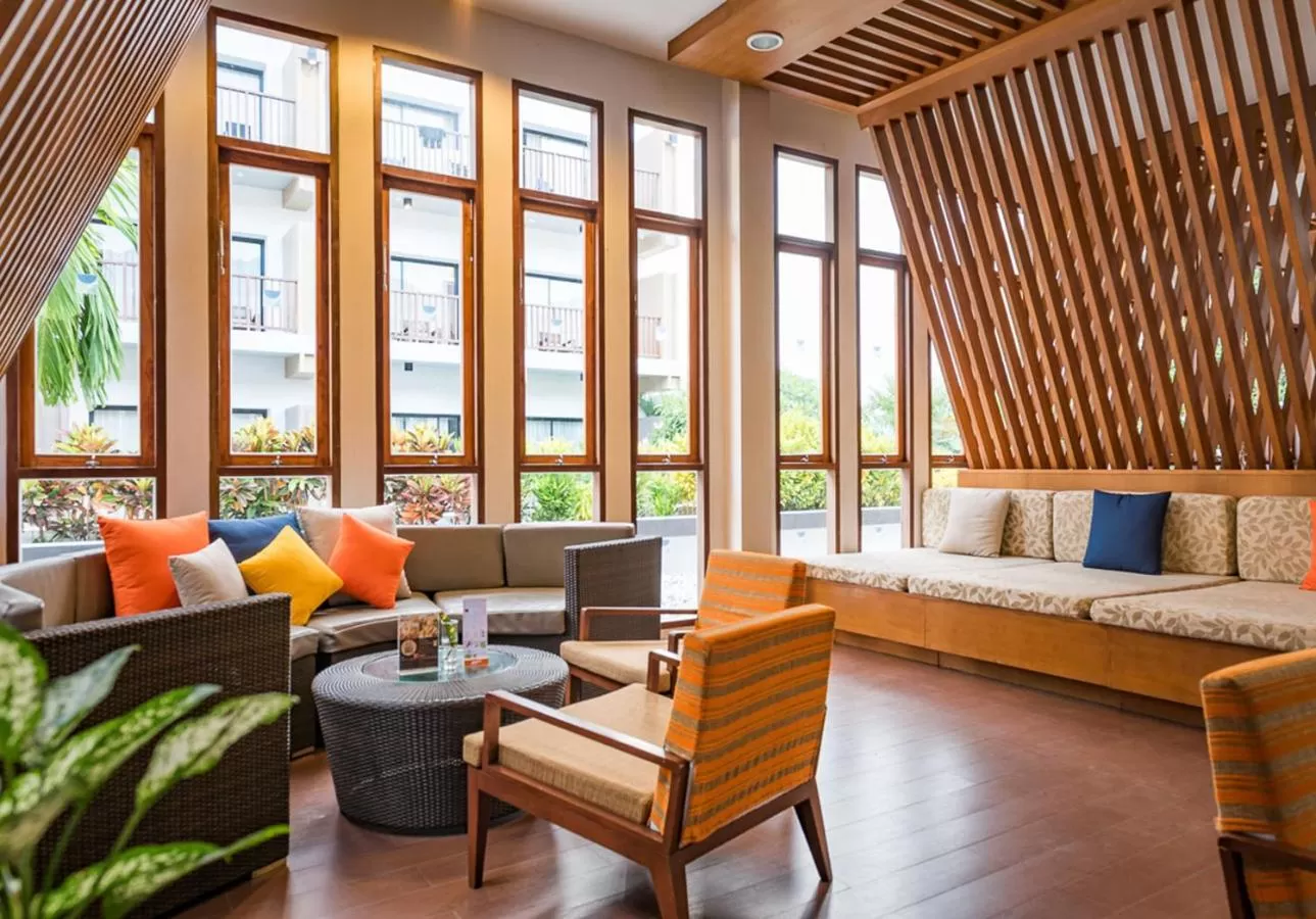 Lounge or bar in Deevana Plaza Krabi Aonang