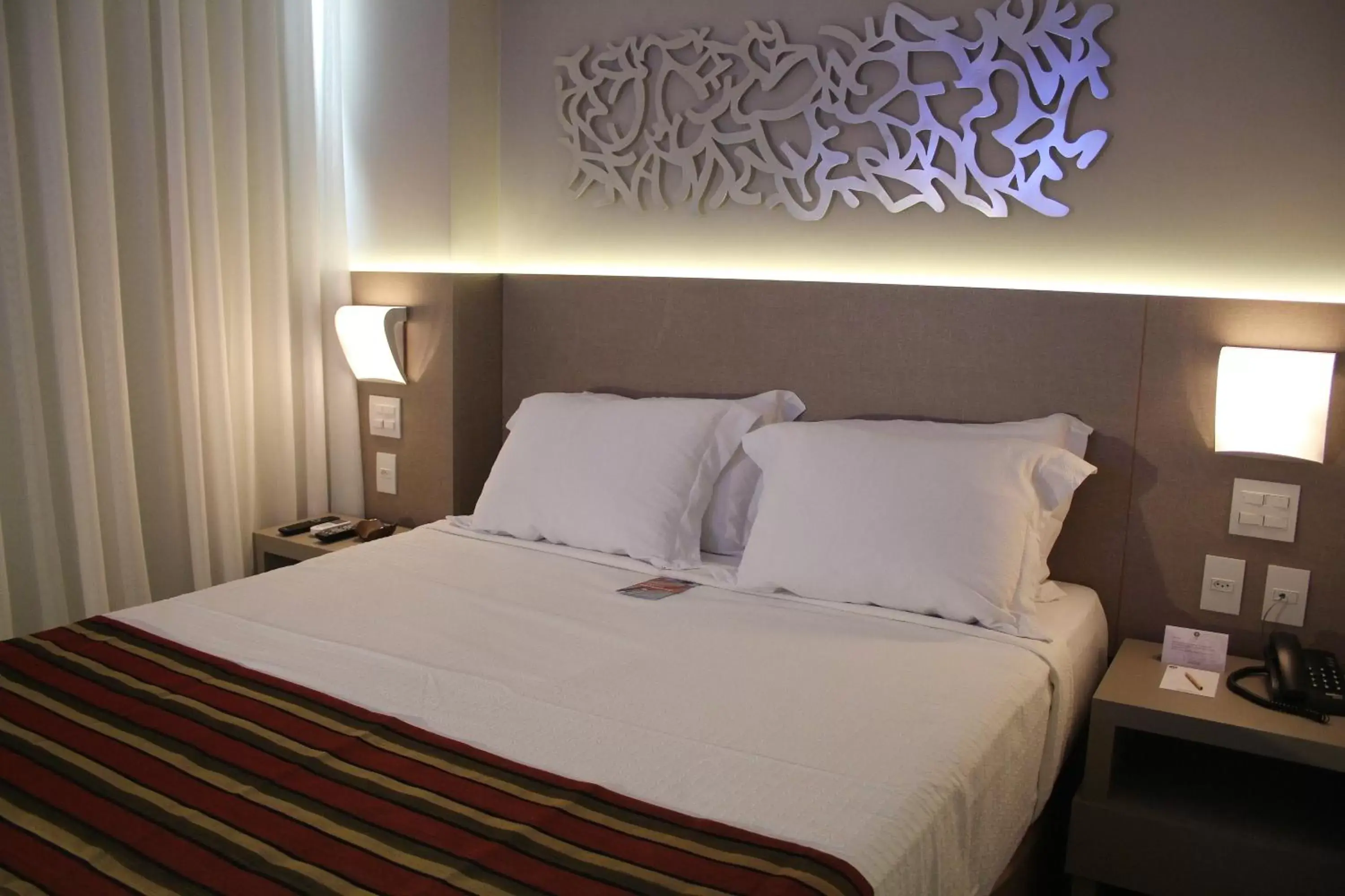 Bed in Hotel Beaga Convention Expominas by MHB