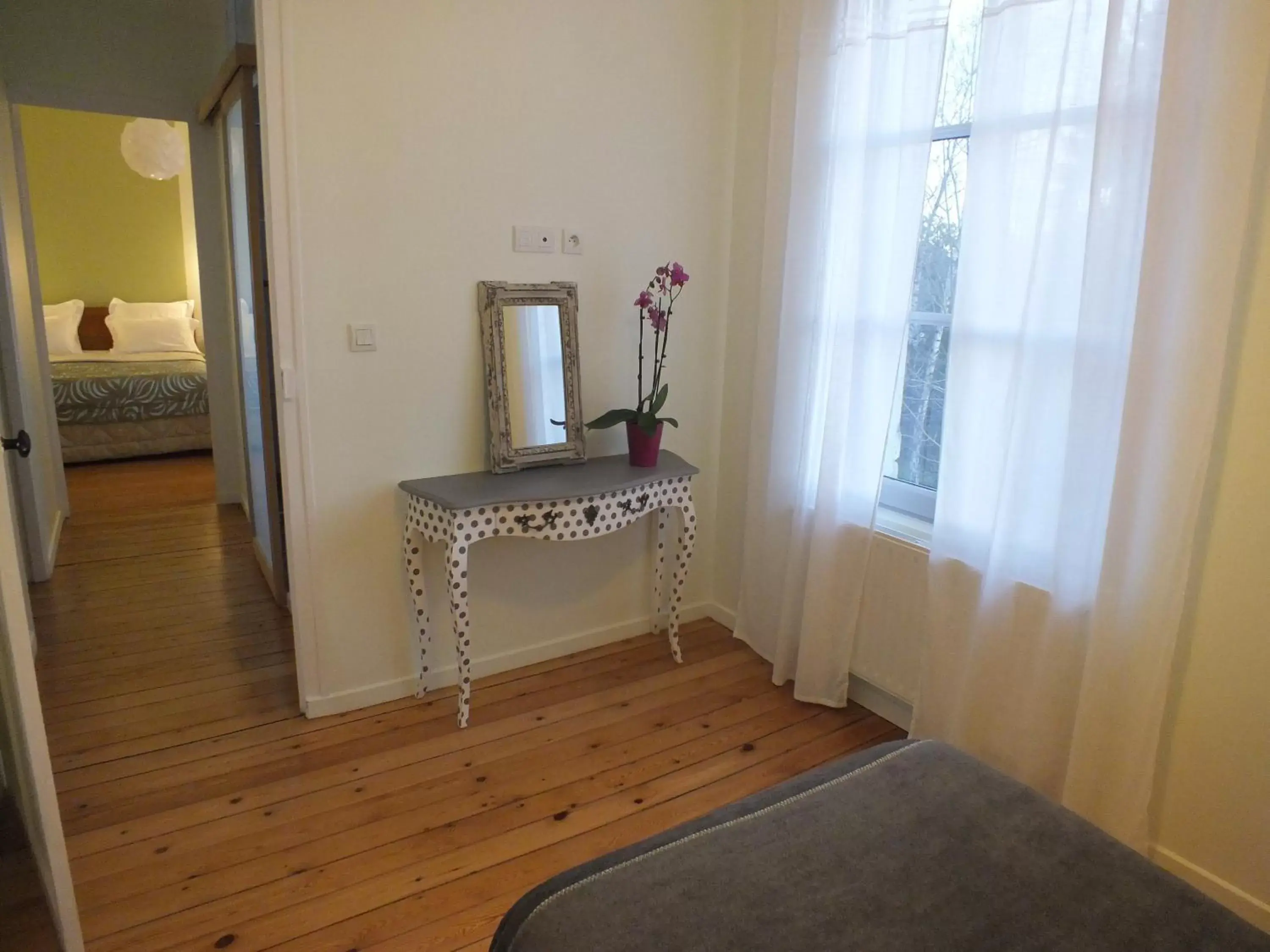 Bedroom, TV/Entertainment Center in A la Fleur de Lys