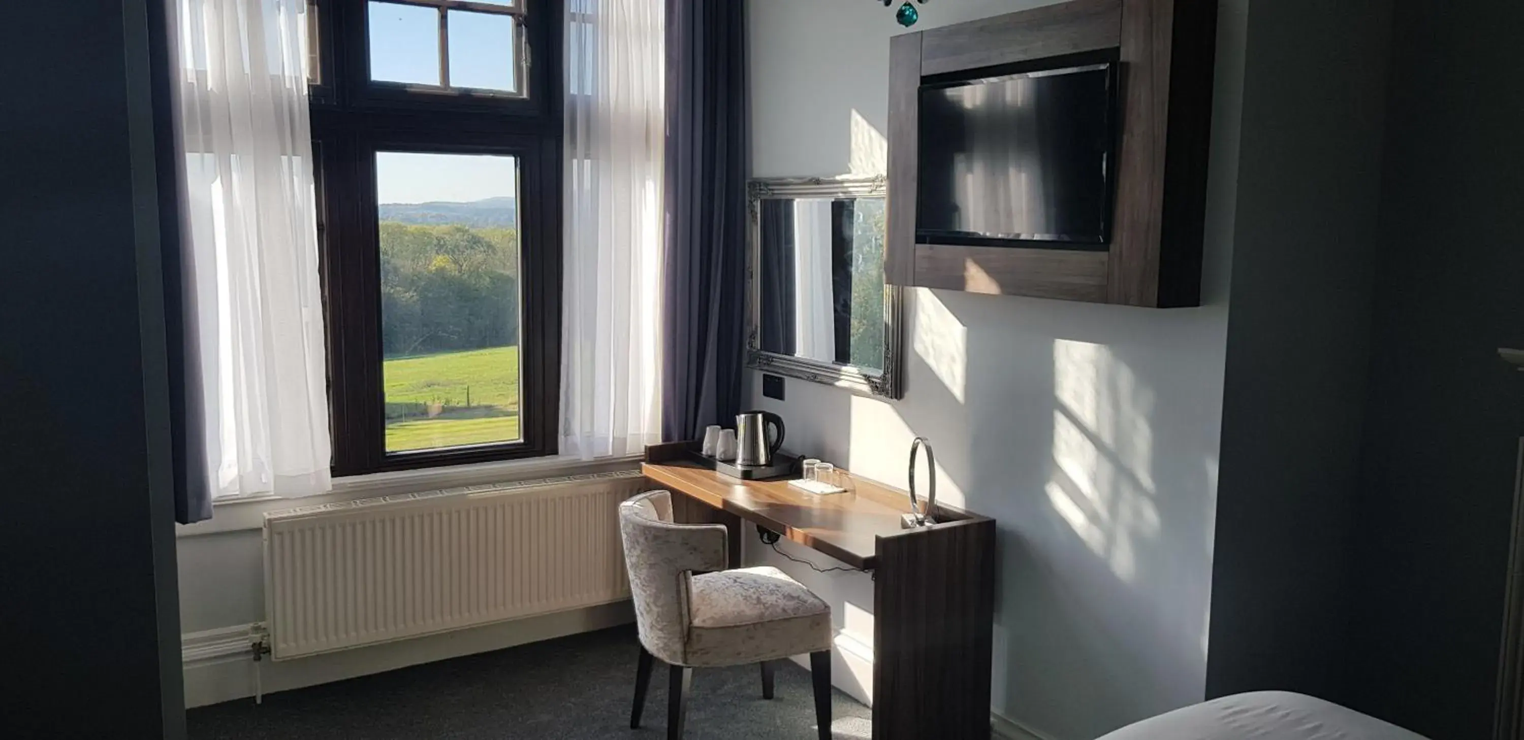 Superior Double or Twin Room in Stanhill Court Hotel, a member of Radisson Individuals Superior Double or Twin Room in Stanhill Court Hotel, a member of Radisson Individuals