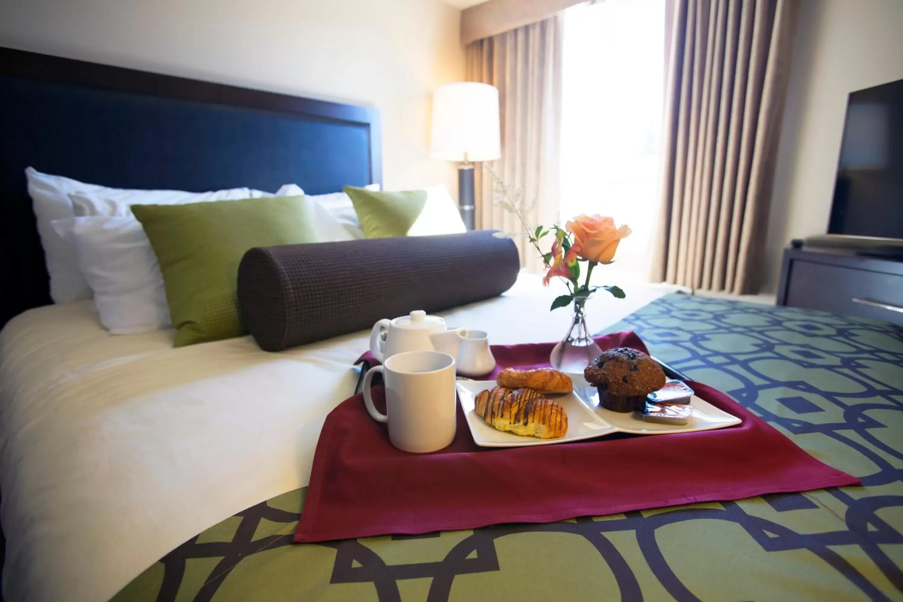 Patio, Bed in Executive Suites Hotel and Resort, Squamish Patio, Bed in Executive Suites Hotel and Resort, Squamish