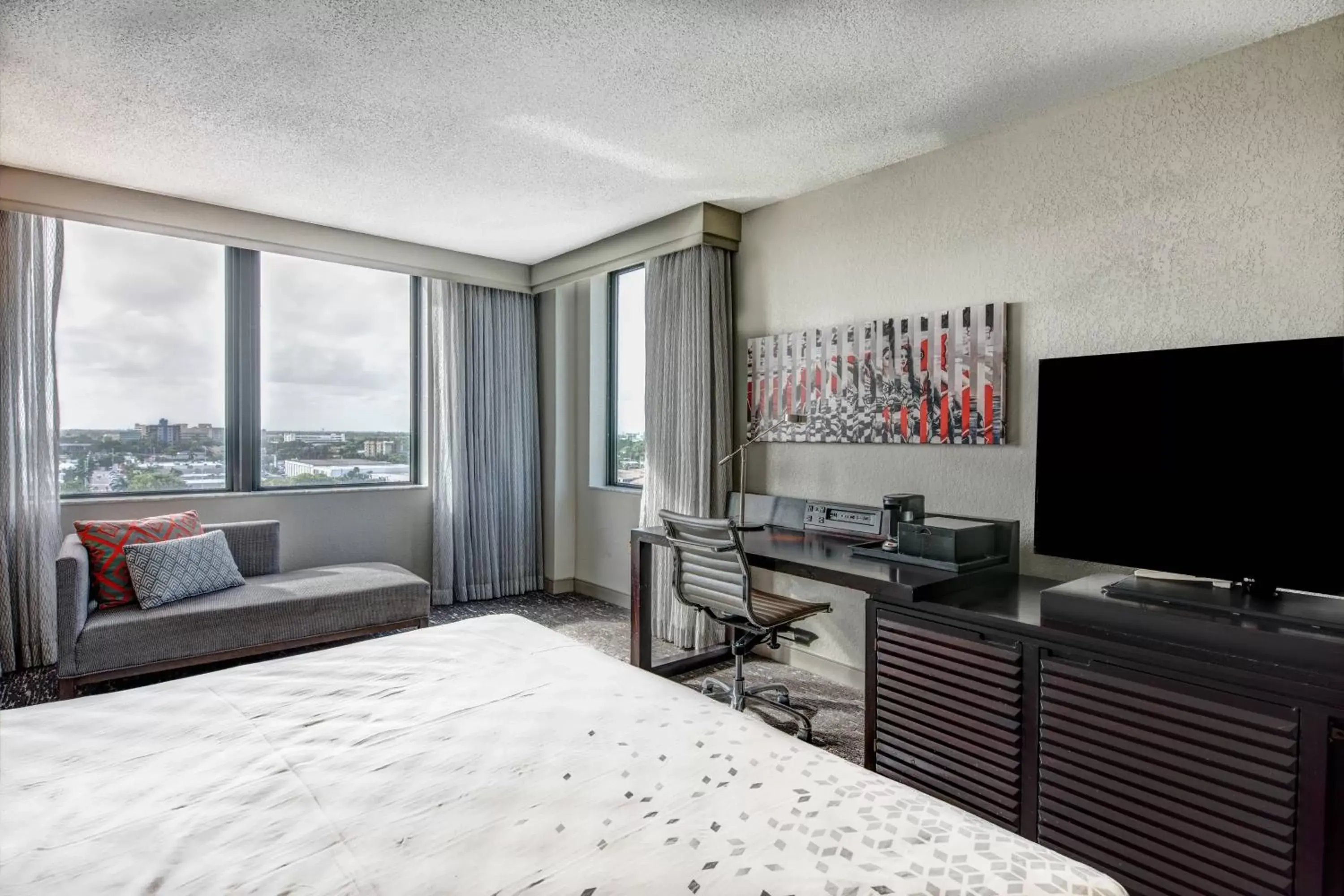 Living room, TV/Entertainment Center in Renaissance Fort Lauderdale Cruise Port Hotel