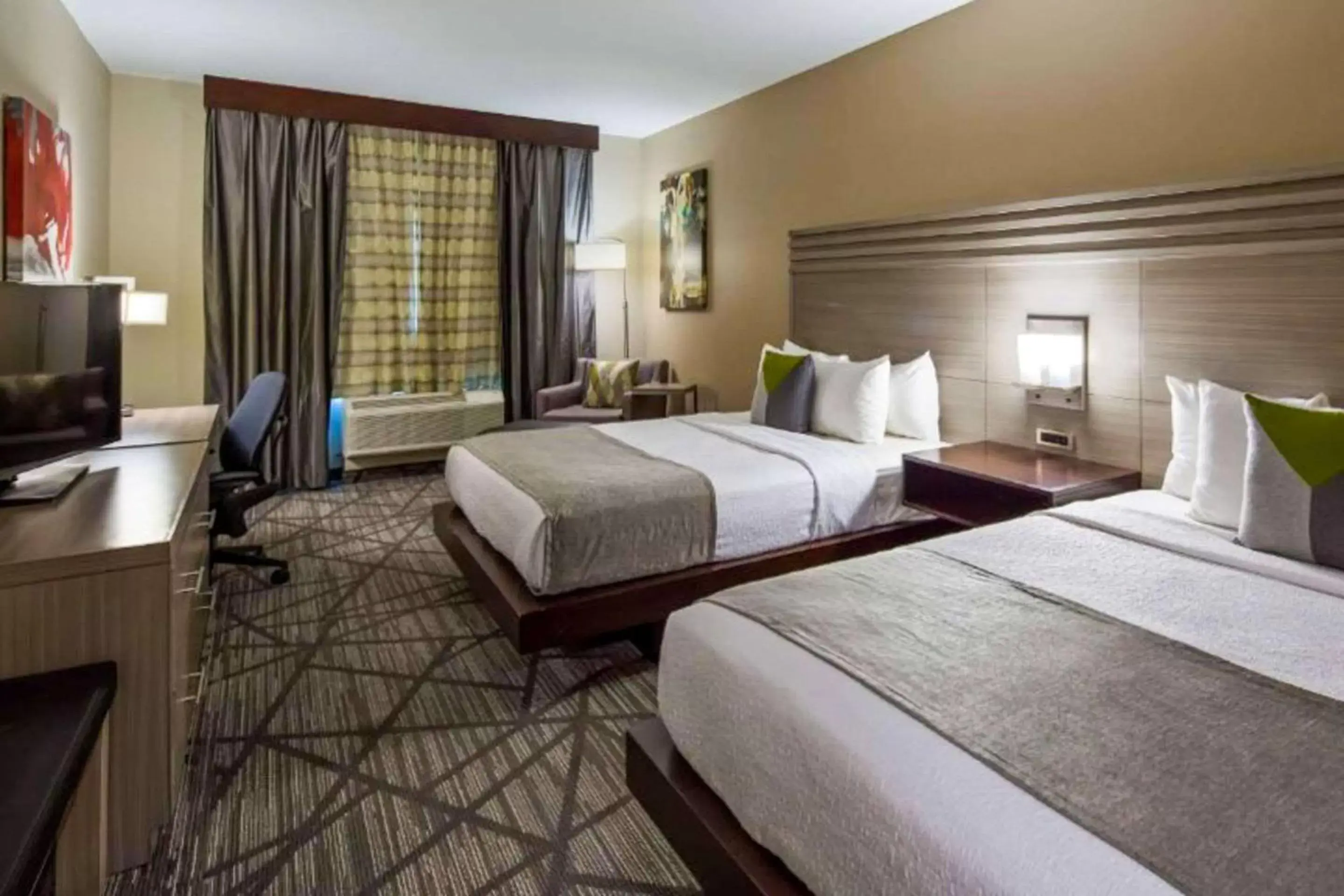 Bedroom, Bed in Comfort Inn & Suites Houston I-45 North - IAH