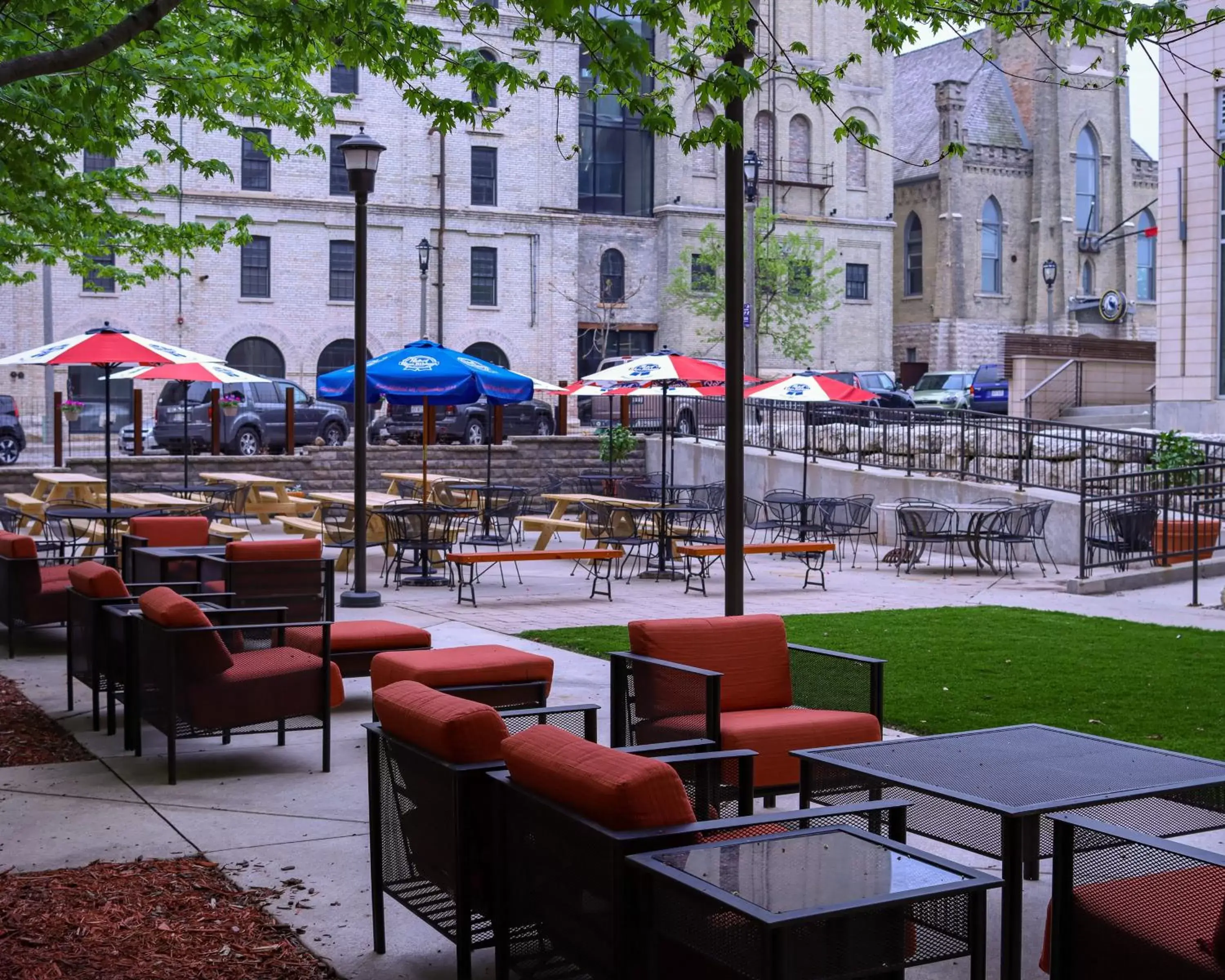 Patio, Restaurant/Places to Eat in Brewhouse Inn and Suites