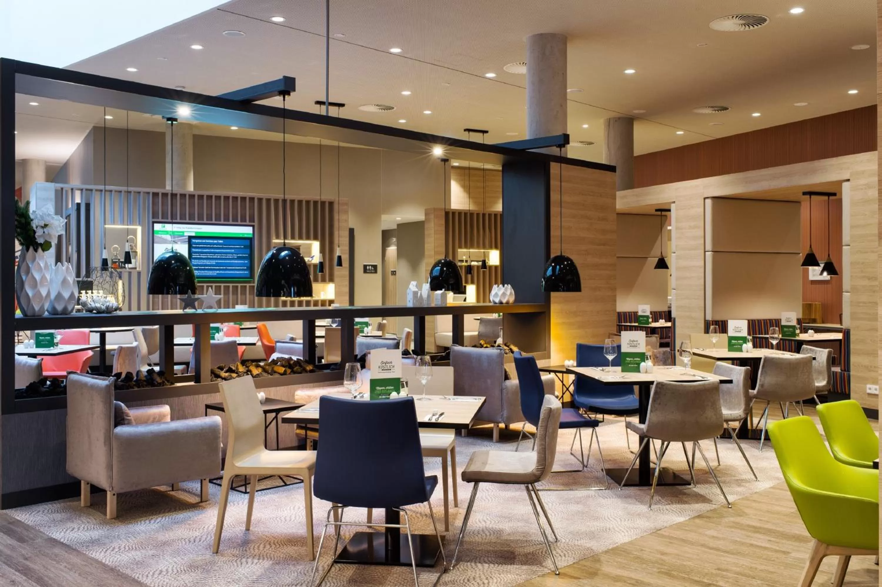 Restaurant/places to eat in Holiday Inn Frankfurt Airport by IHG