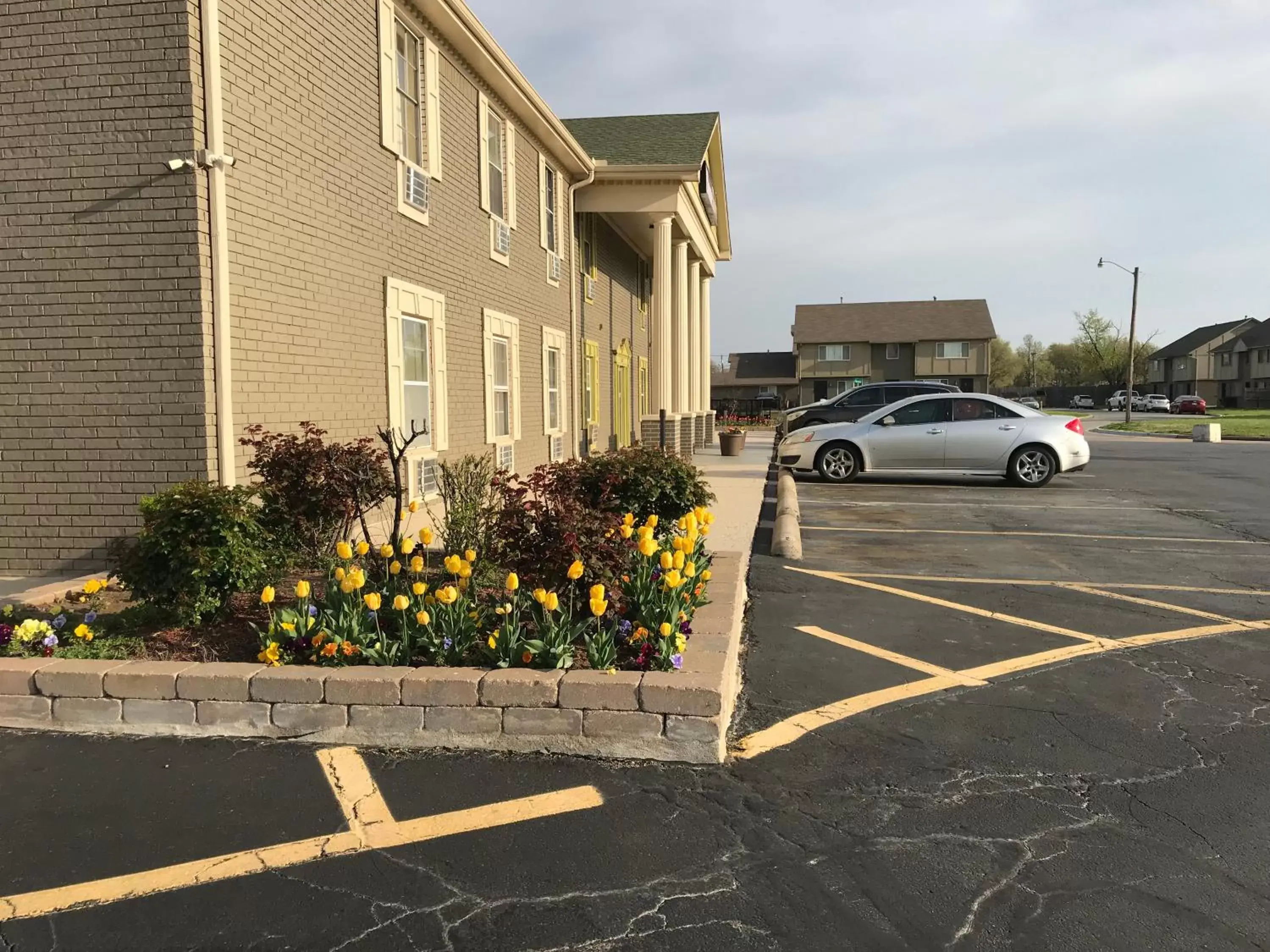 Property Building in Hometown Inn & Suites