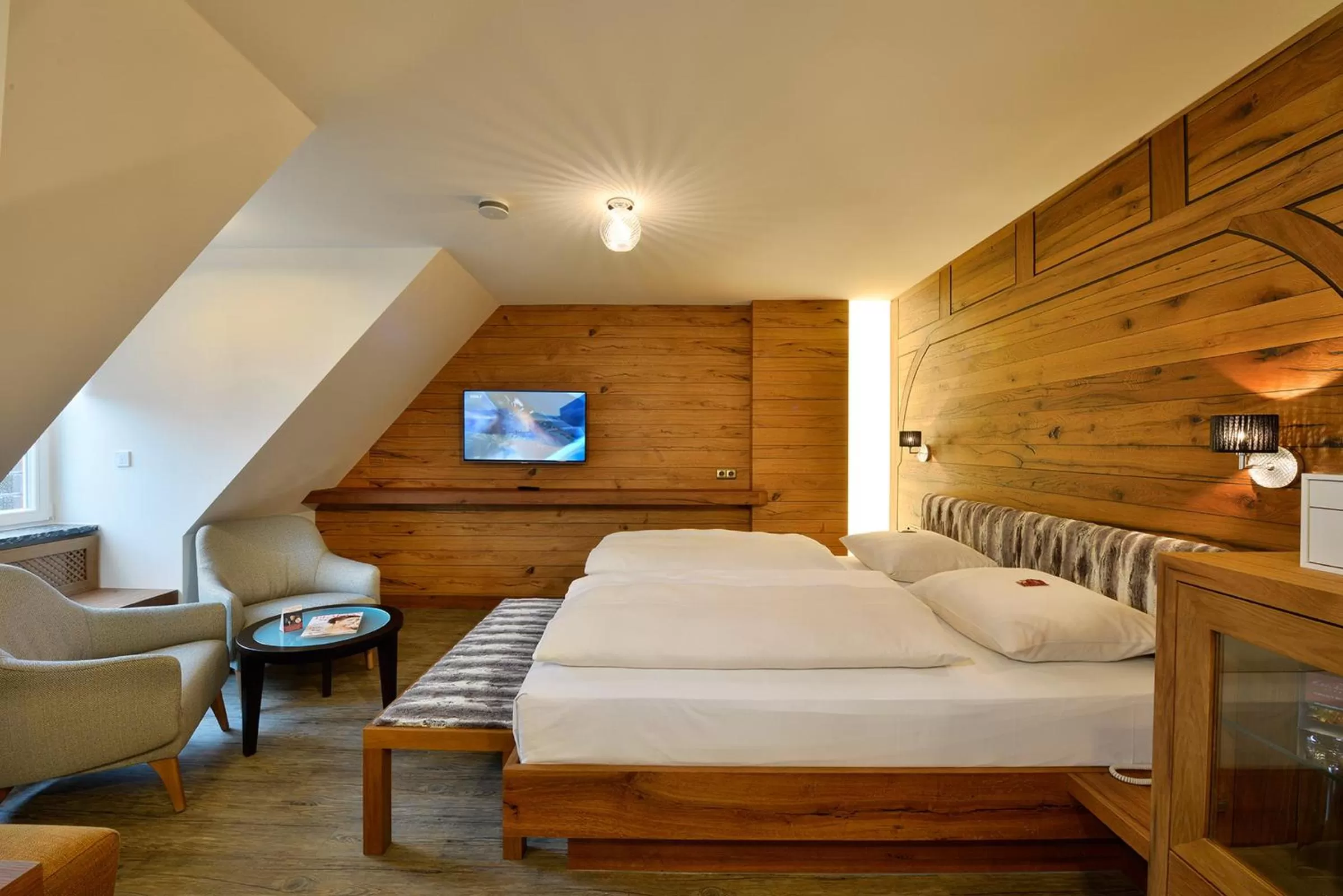 Photo of the whole room, Bed in Hotel Torbräu