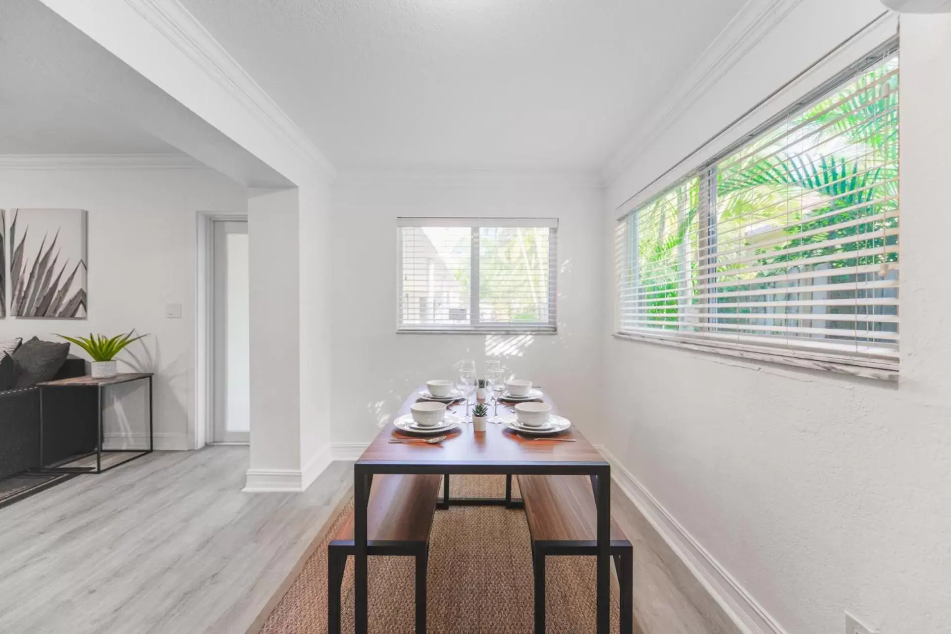 Dining area in Alani Bay Villas