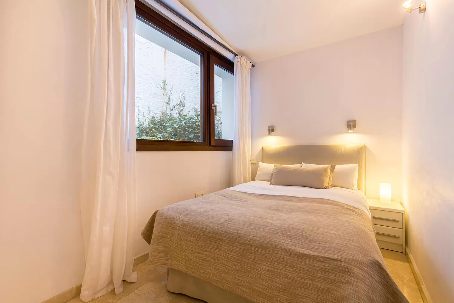 Bedroom, Bed in tuGuest Elvira Suites