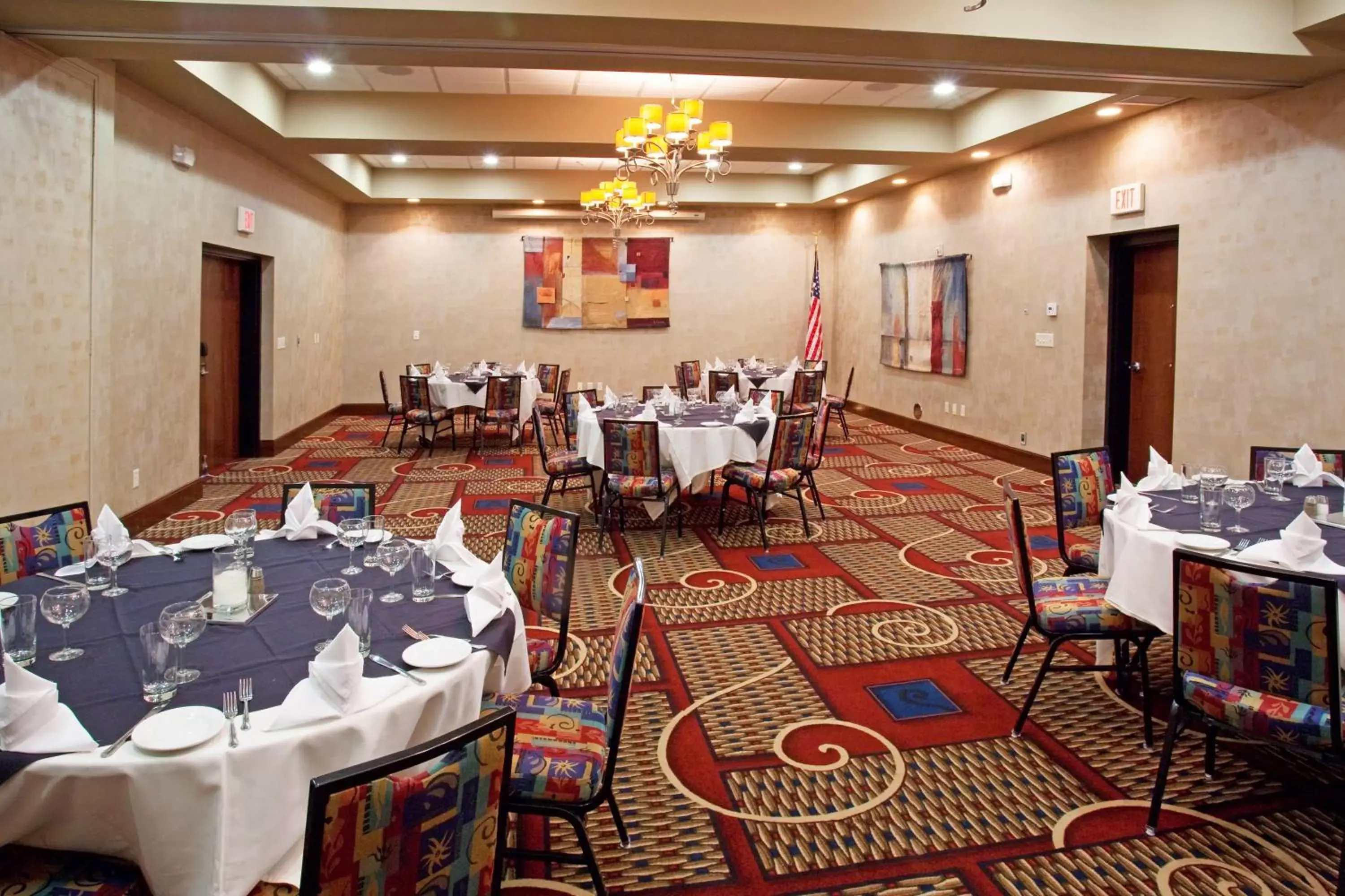 Meeting/conference room, Restaurant/Places to Eat in Holiday Inn & Suites Salt Lake City - Airport West, an IHG Hotel