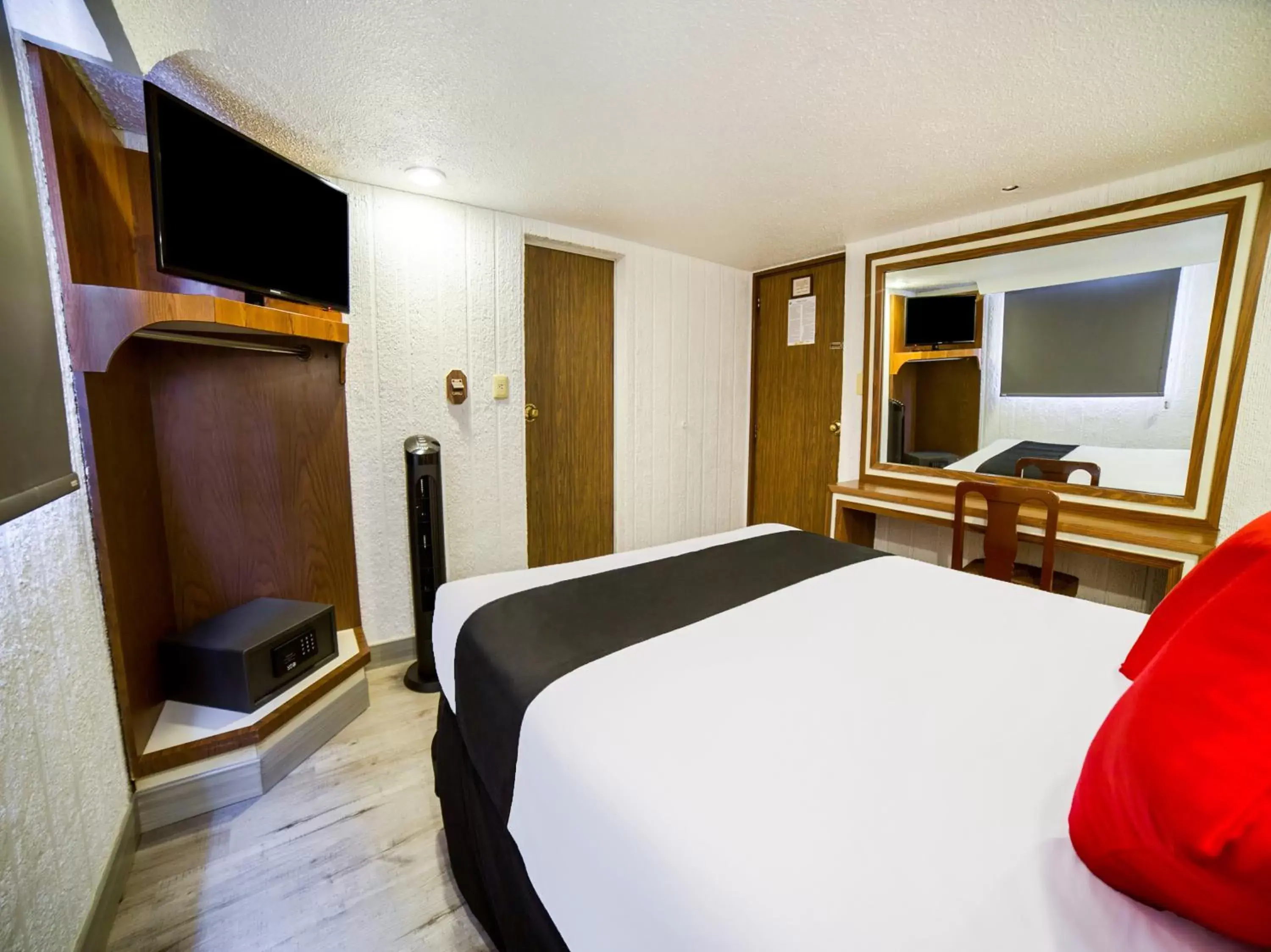Bedroom in Hotel Marti