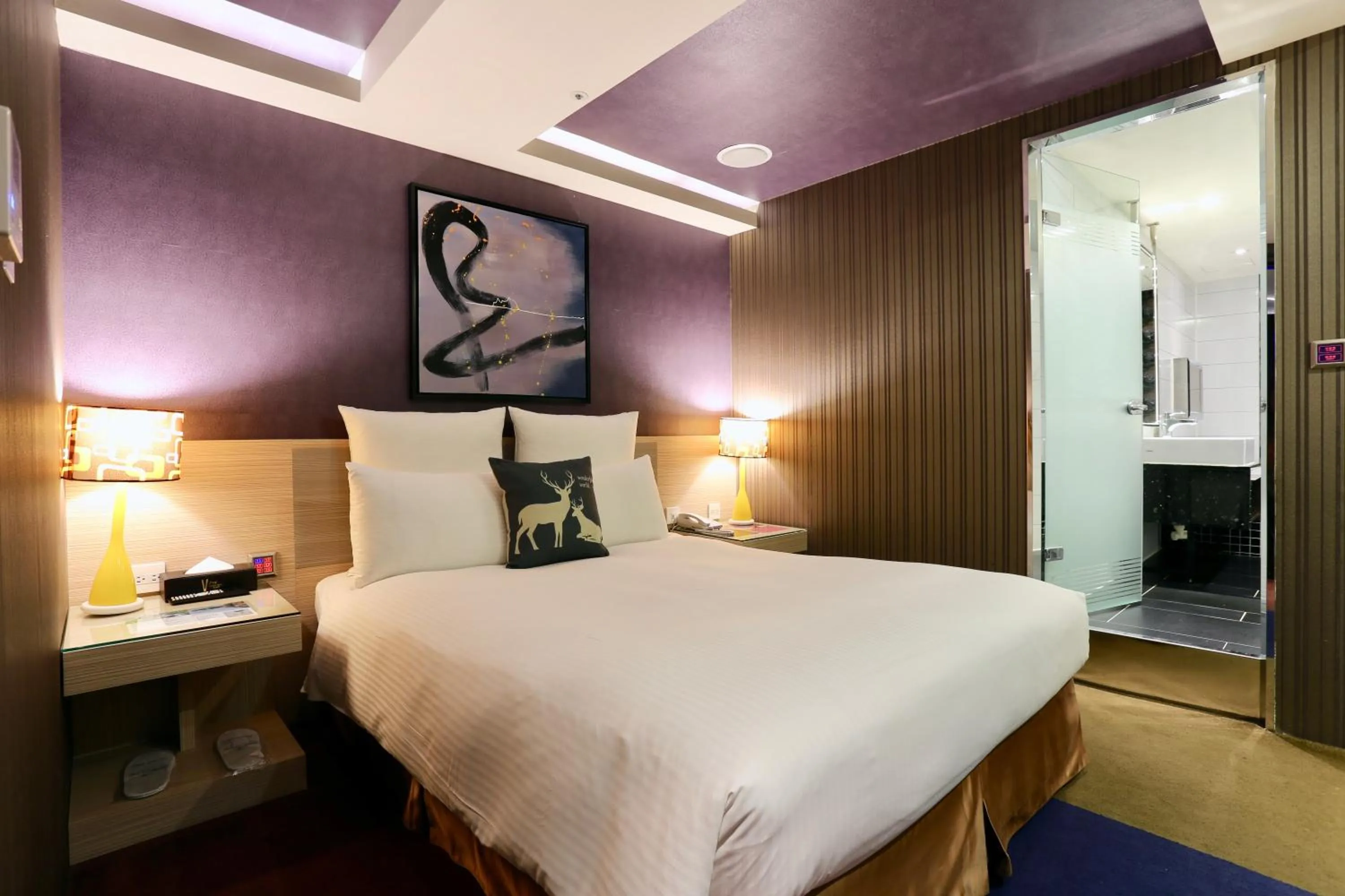 Bedroom, Bed in V-one Vogue Hotel