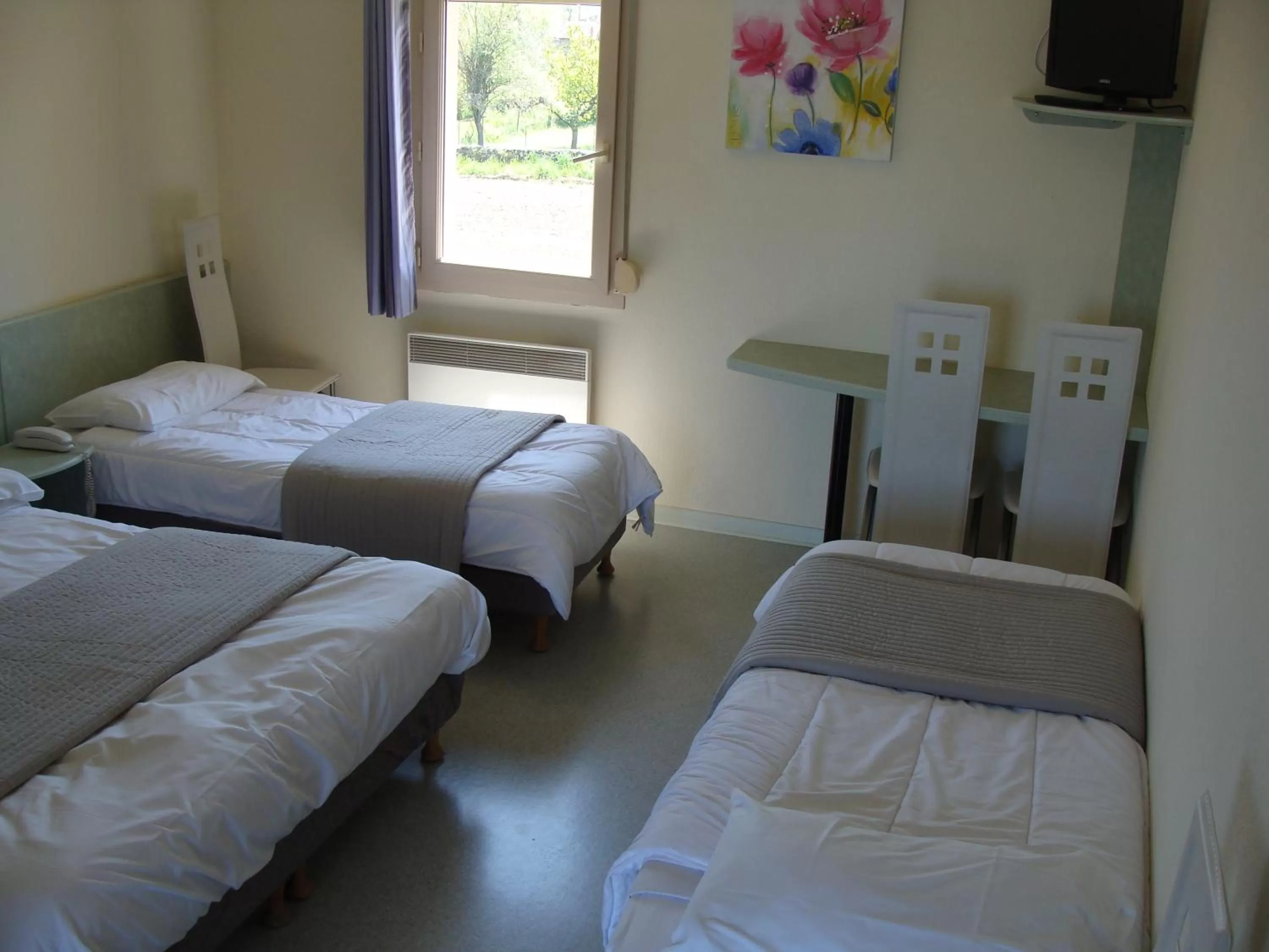 Photo of the whole room in Abel Hôtel