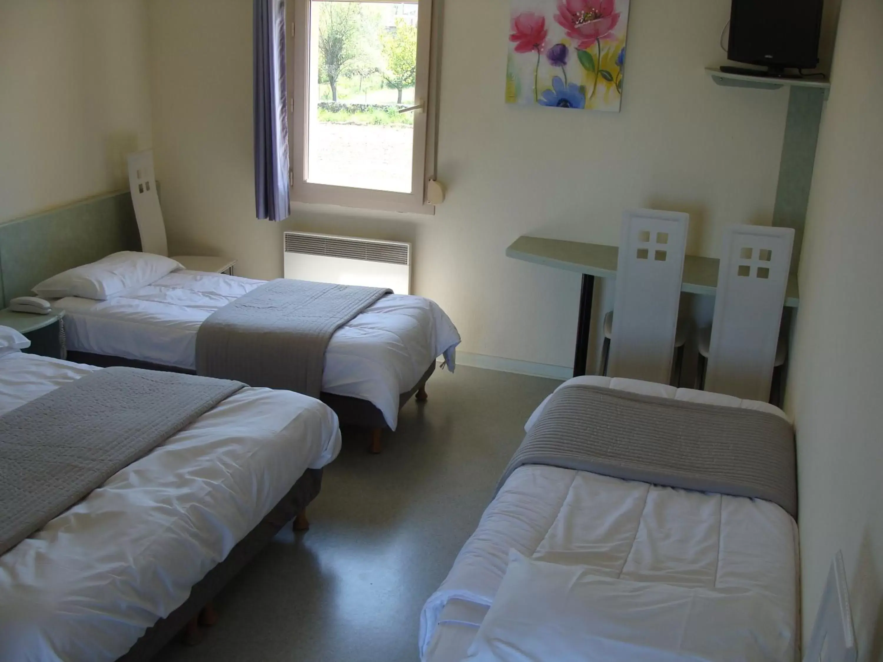 Quadruple Room in Abel Hôtel Quadruple Room in Abel Hôtel