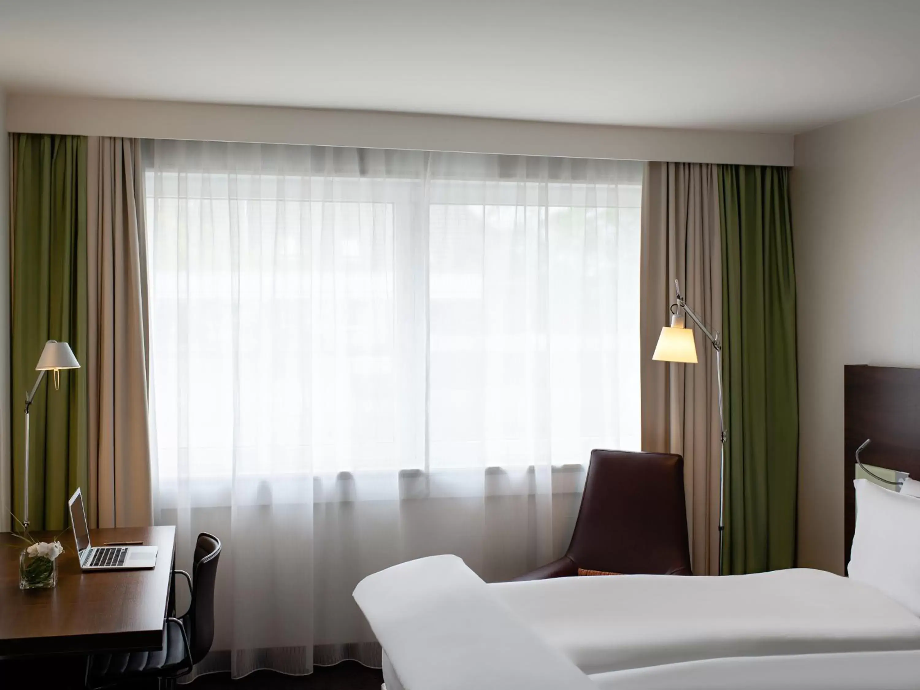 Bedroom, Bed in Pullman Cologne