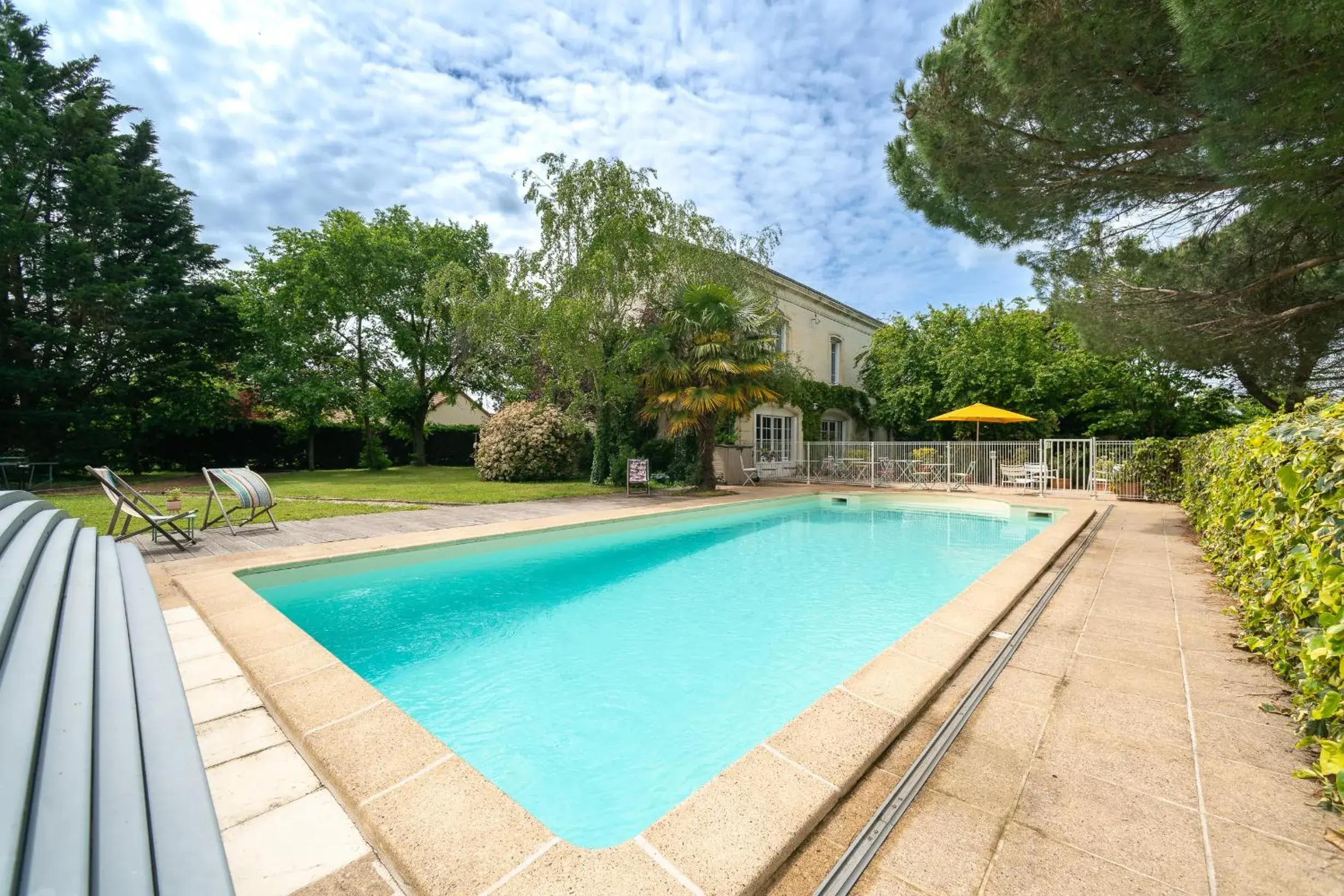 Garden view, Swimming Pool in Maison d'hôtes Villa Richelieu