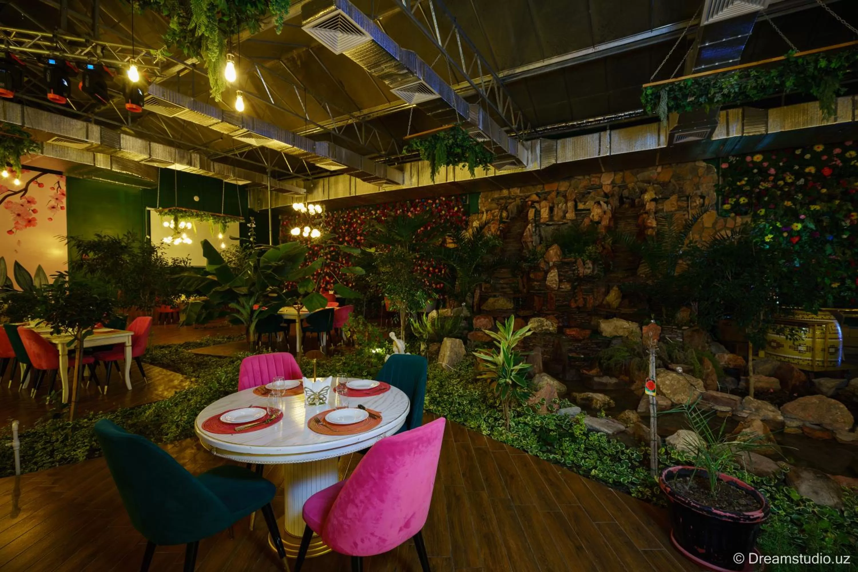 Restaurant/Places to Eat in Sahid Zarafshon