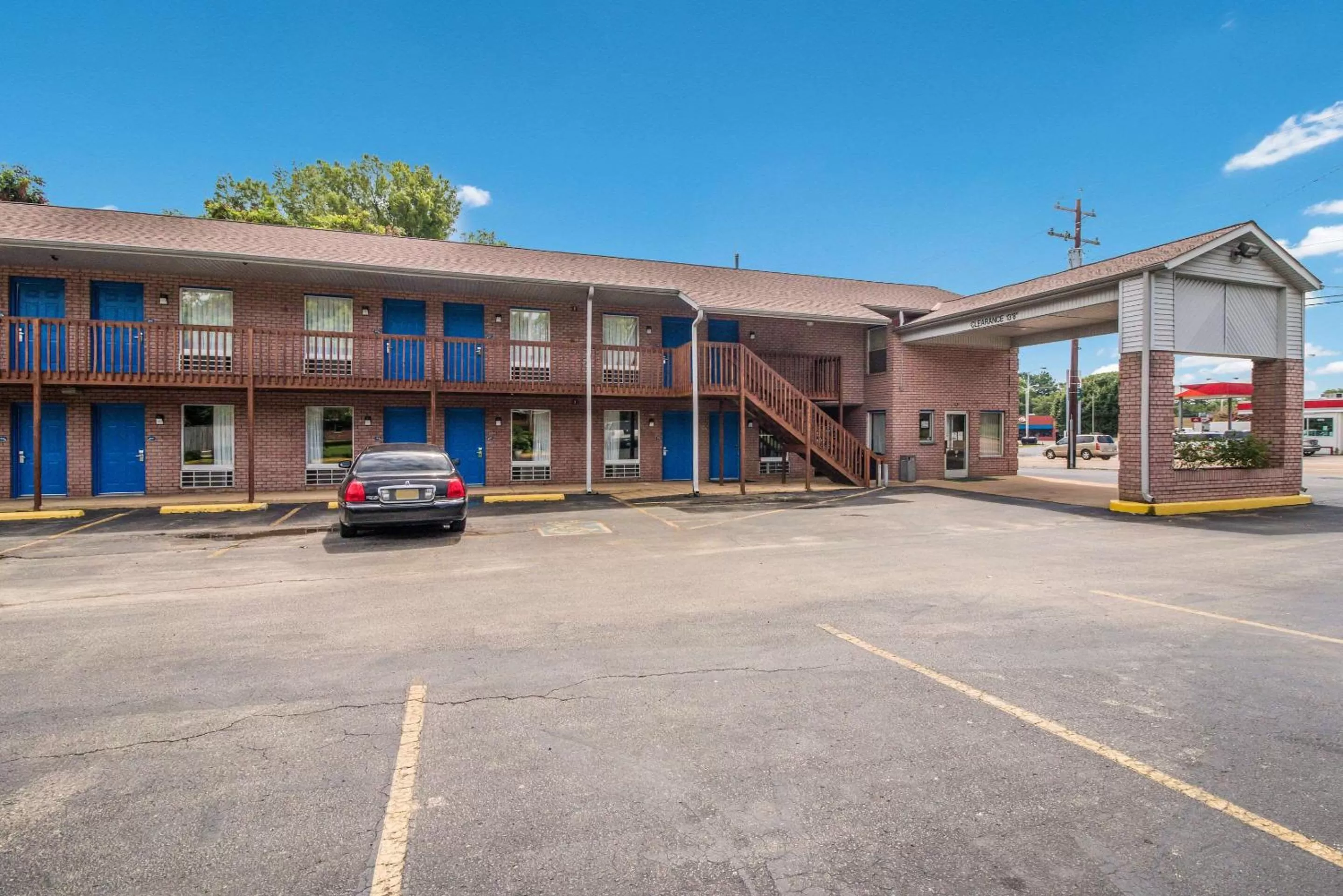 Property building in Rodeway Inn Bolivar