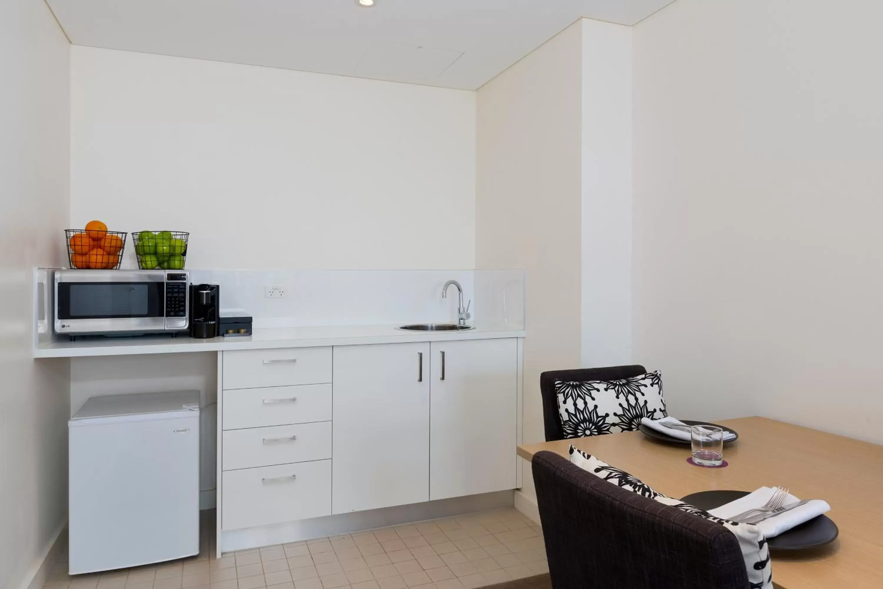 Kitchen or kitchenette, Kitchen/Kitchenette in Sage Hotel Wollongong