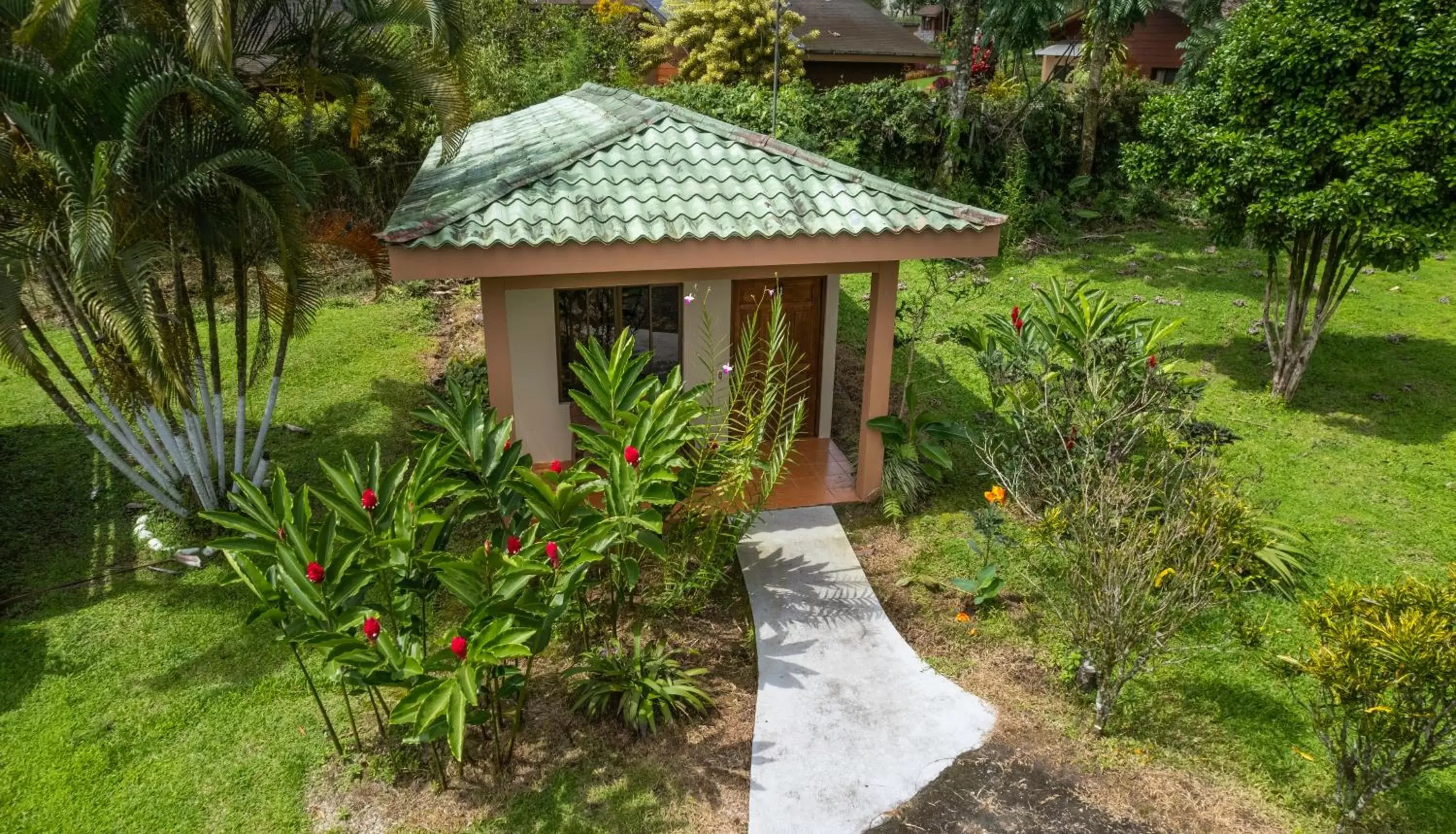 Garden in Hotel & Hot Springs Sueño Dorado