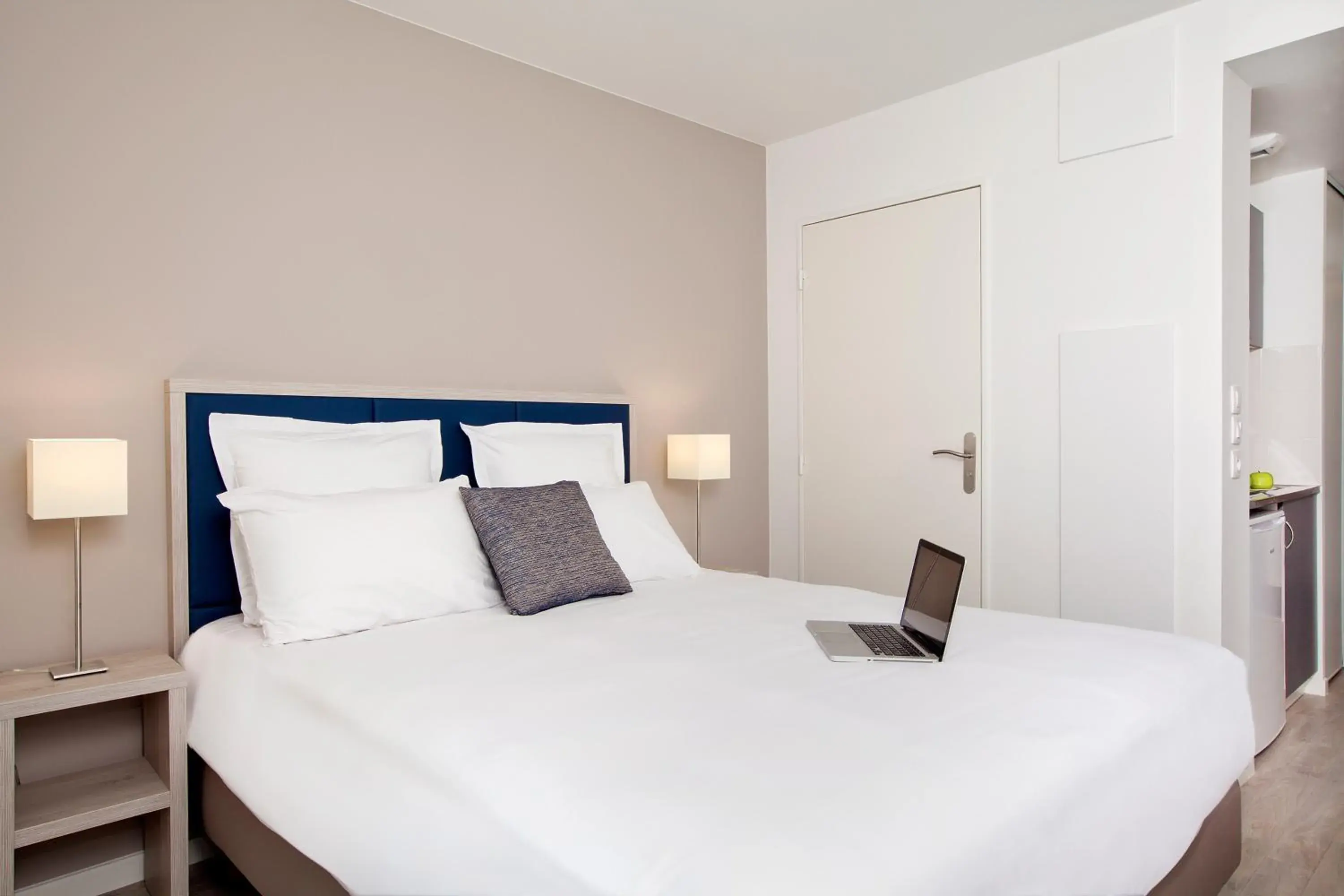 Bedroom, Bed in Sejours & Affaires Paris-Davout