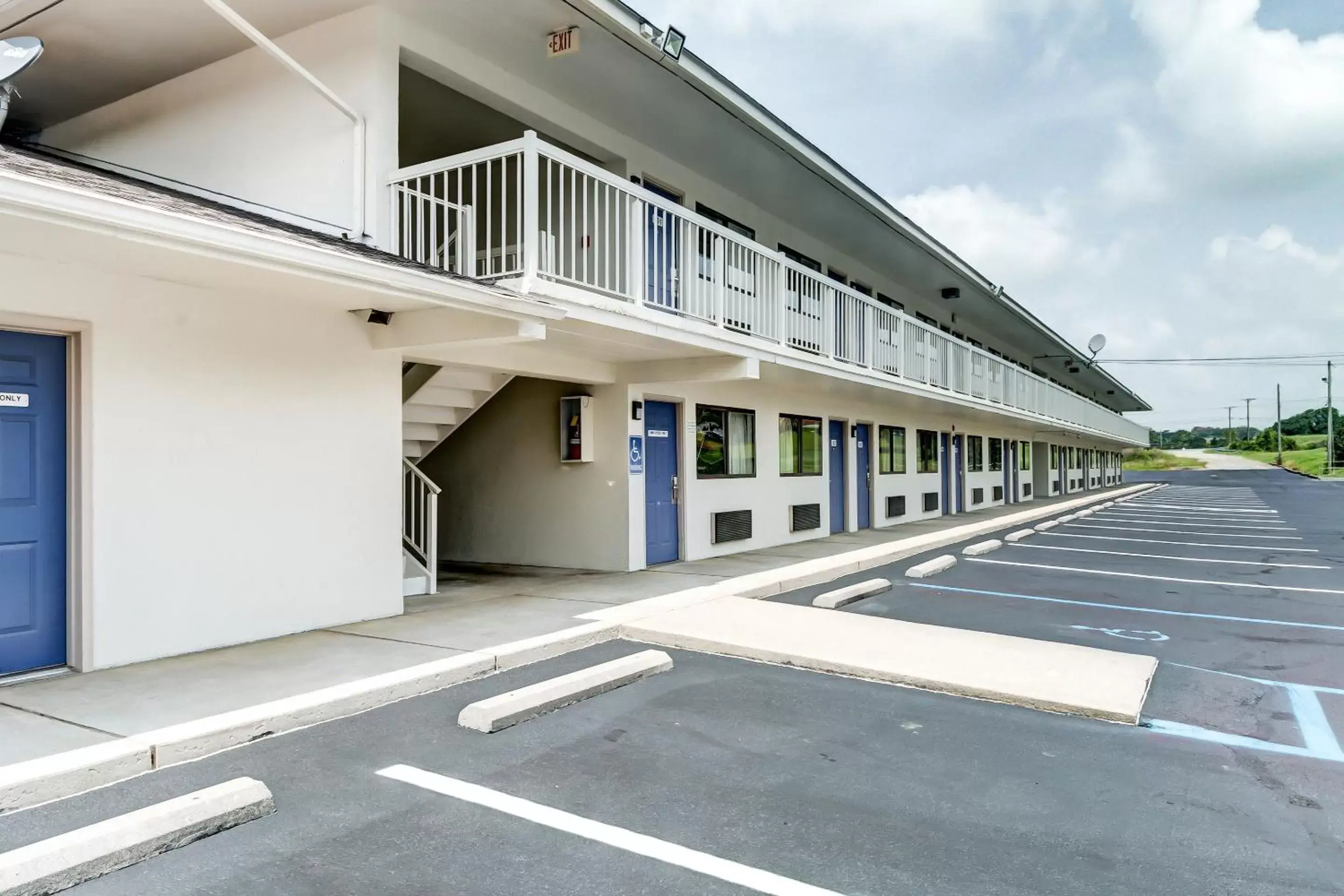 Property building in Motel 6-Berea, KY Property building in Motel 6-Berea, KY