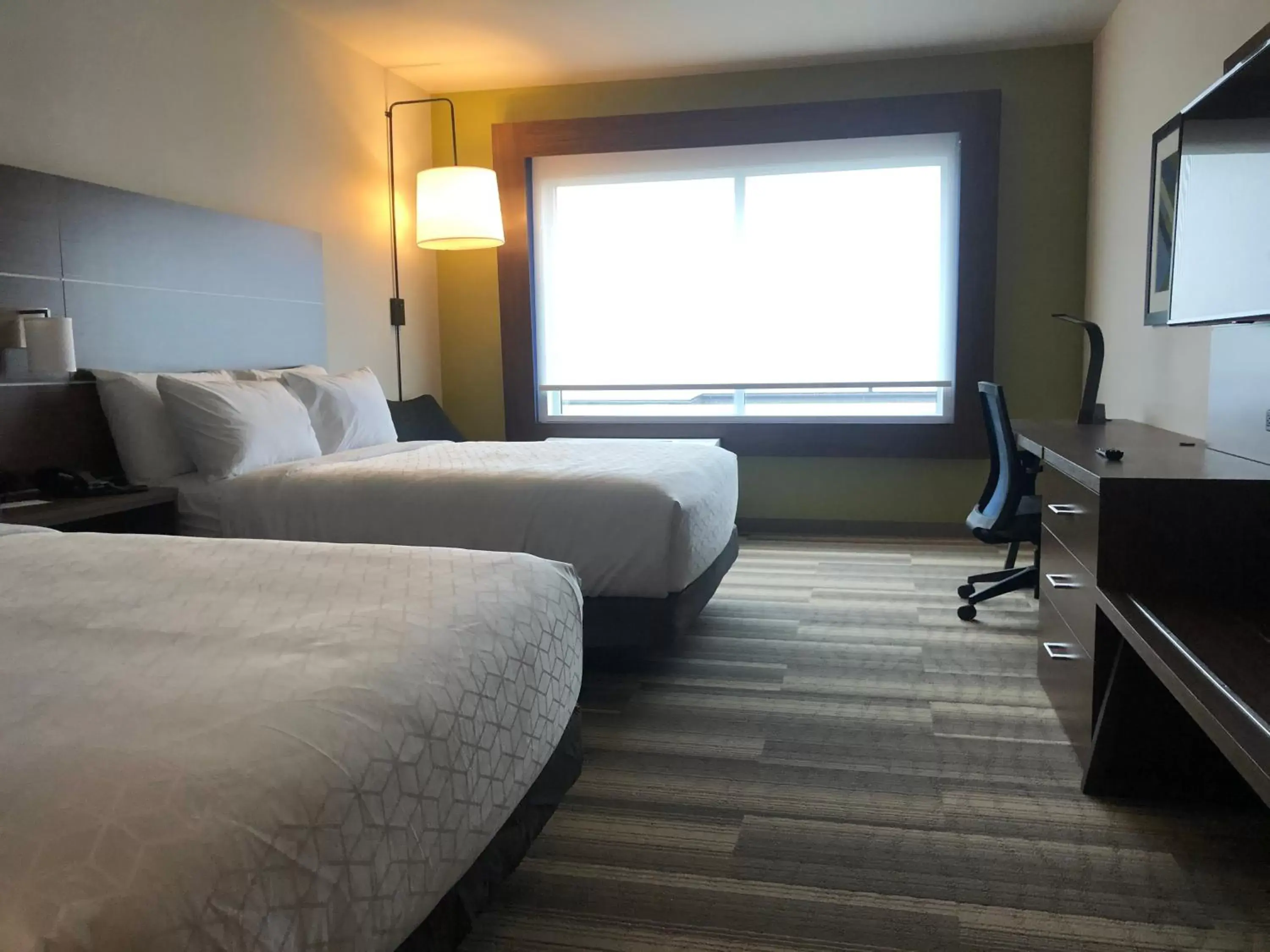 Bedroom, Bed in Holiday Inn Express & Suites - Madison West - Middleton, an IHG Hotel