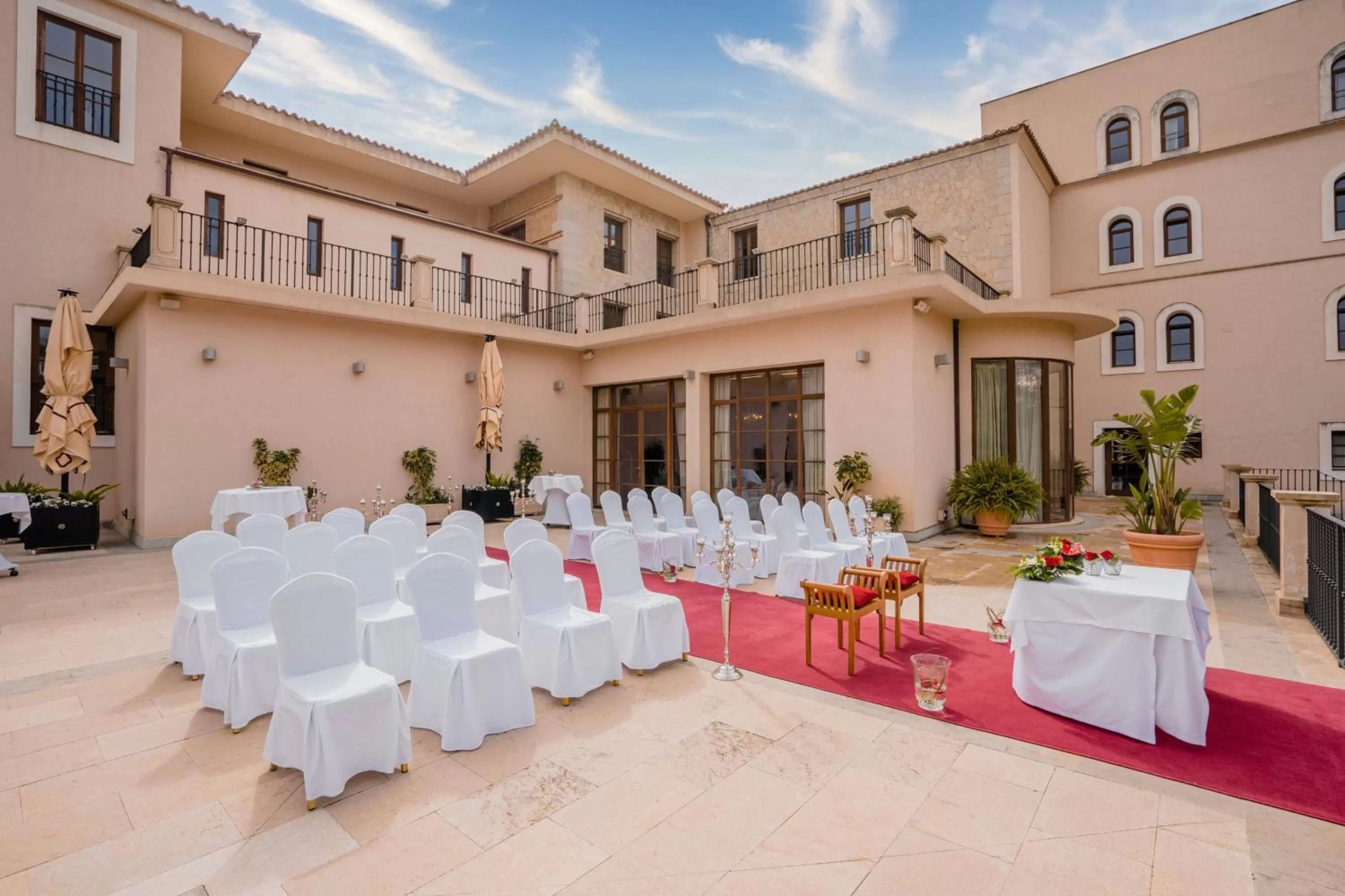 Lounge or bar in Castillo Hotel Son Vida, a Luxury Collection Hotel, Mallorca