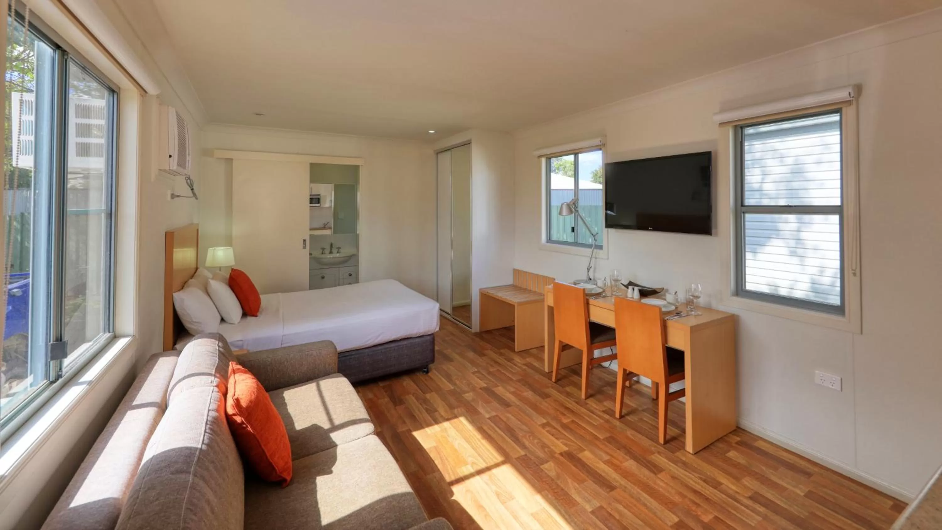 Photo of the whole room in Chinchilla Motor Inn