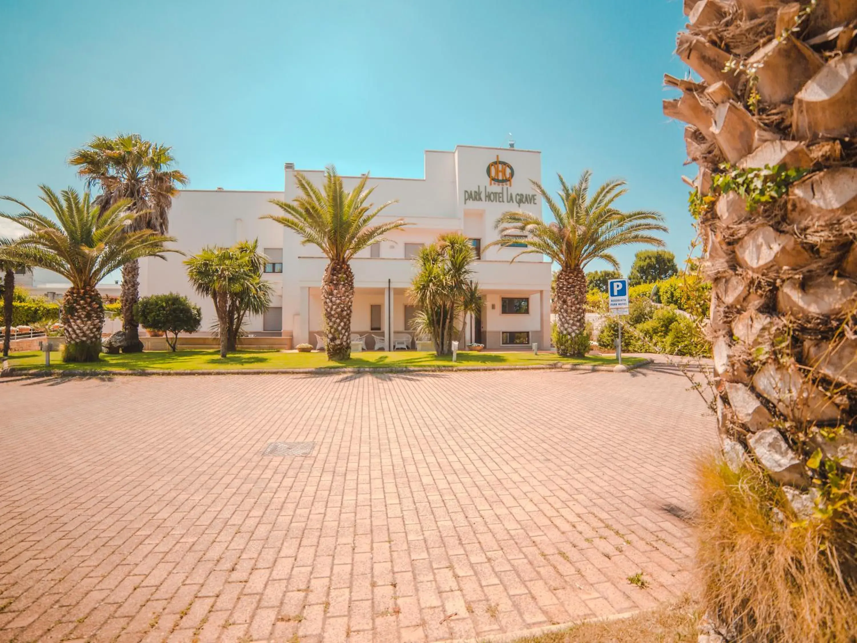 Facade/entrance in Park Hotel La Grave Facade/entrance in Park Hotel La Grave