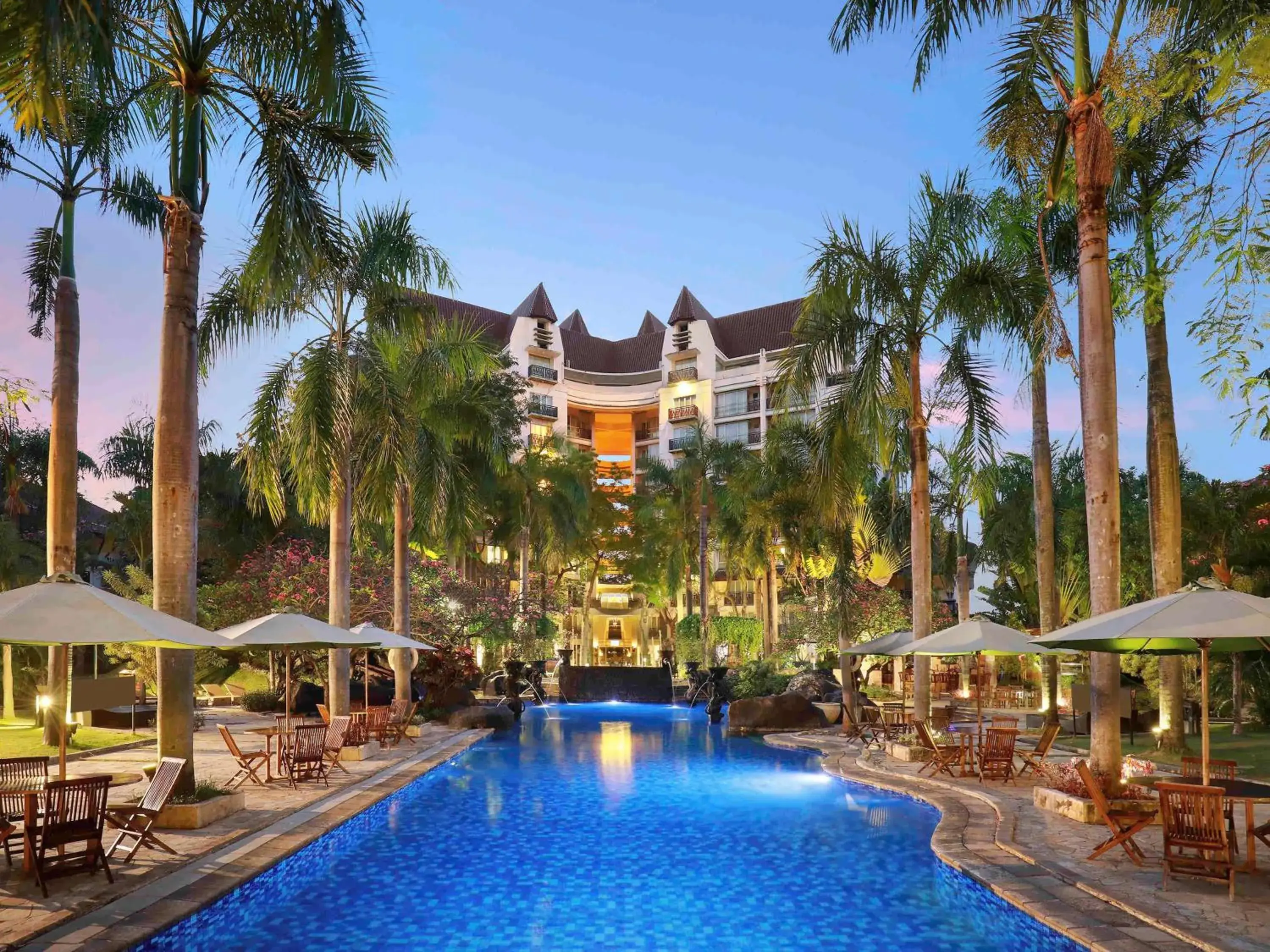 Lounge or bar, Swimming Pool in Novotel Surabaya Hotel