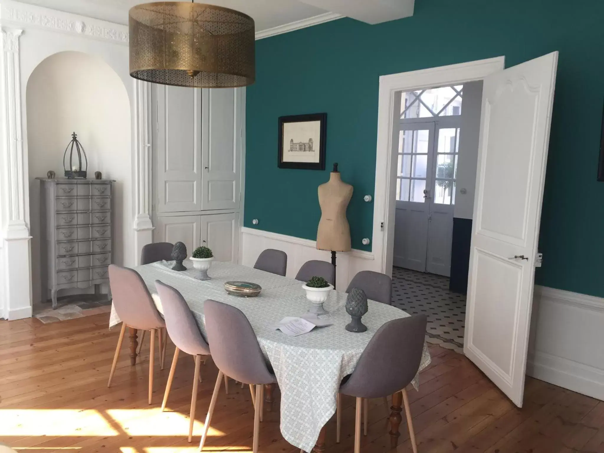 Dining Area in Chambre Capucine