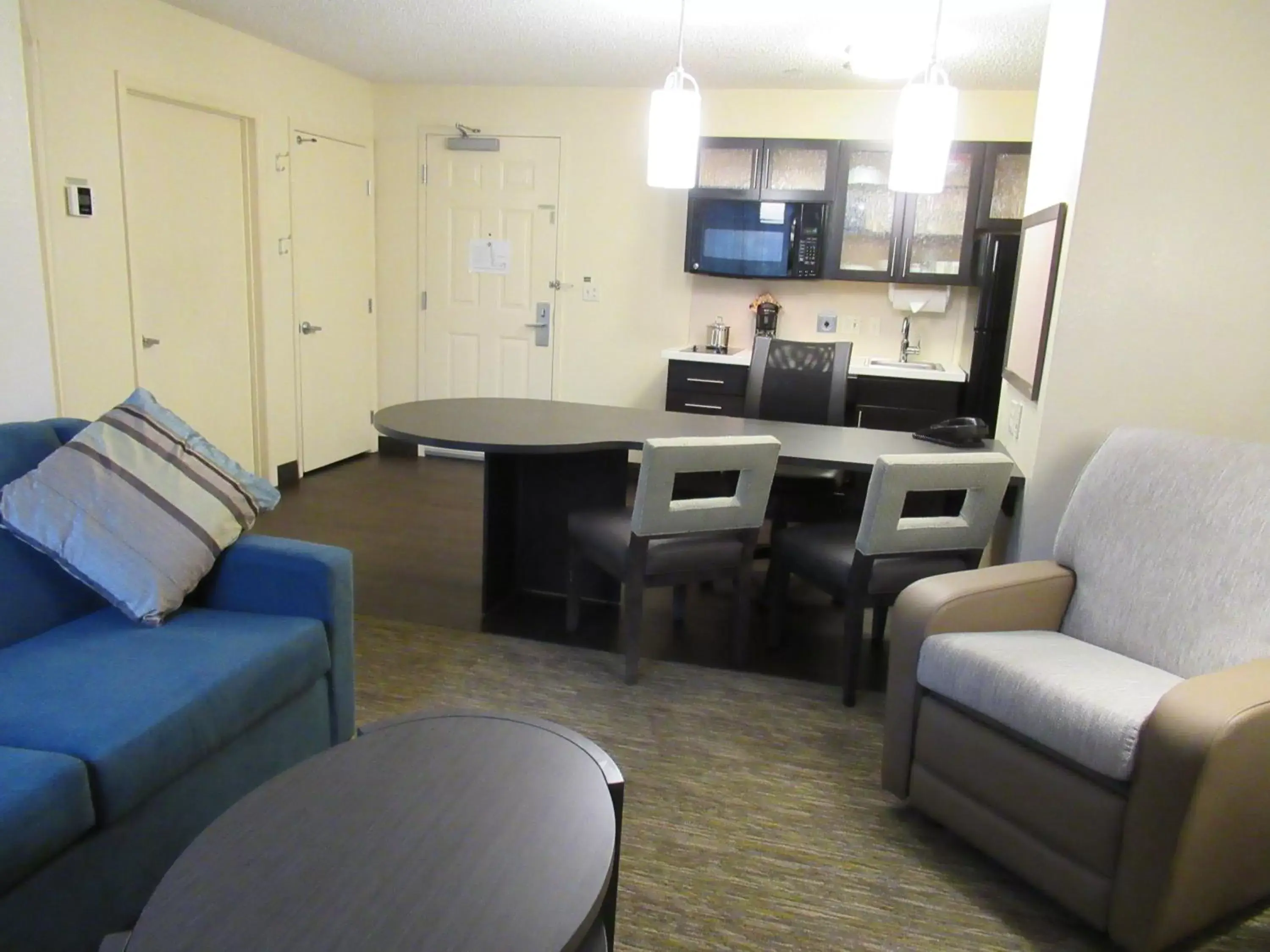 Photo of the whole room, Seating Area in Candlewood Suites Lake Mary, an IHG Hotel