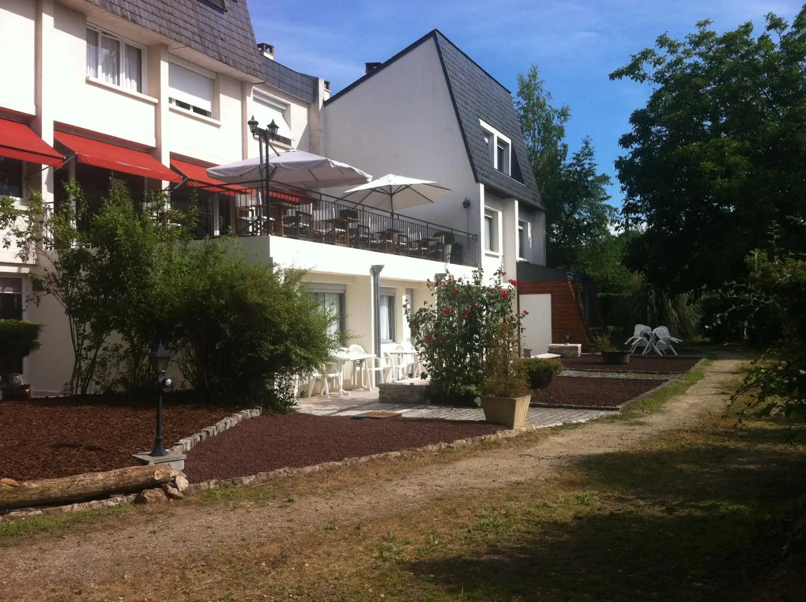 Garden, Property Building in Hotel La Longue Vue