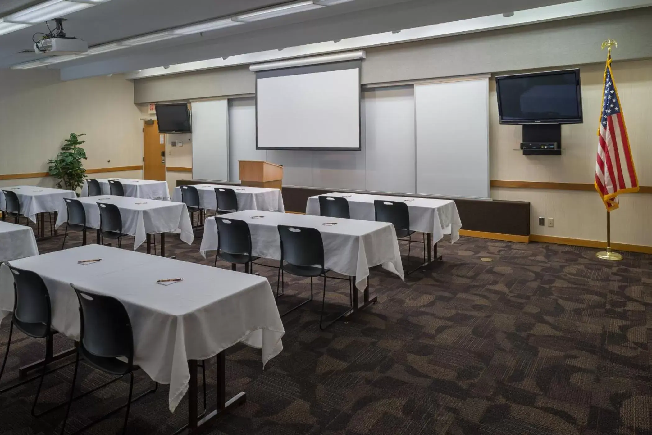 Meeting/conference room in LivINN Hotel Cincinnati North/ Sharonville