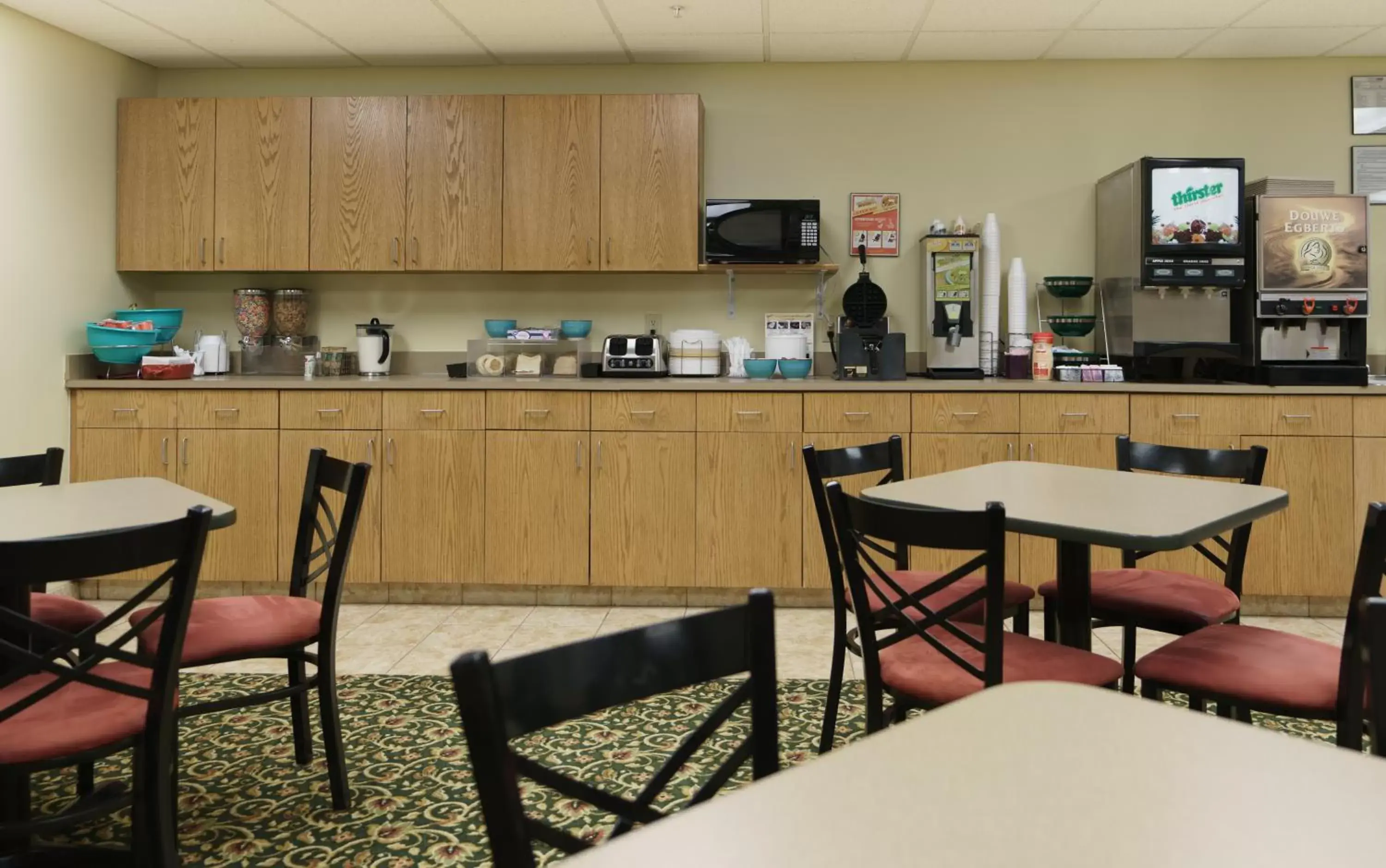 Continental breakfast, Restaurant/Places to Eat in Supertel Inn & Conference Center