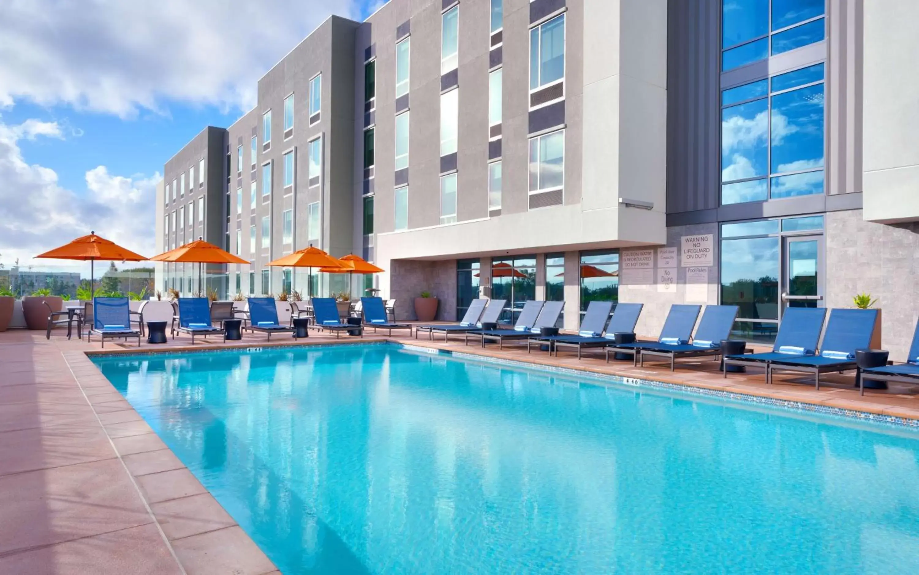 Pool view, Swimming Pool in Hampton Inn & Suites Anaheim Resort Convention Center