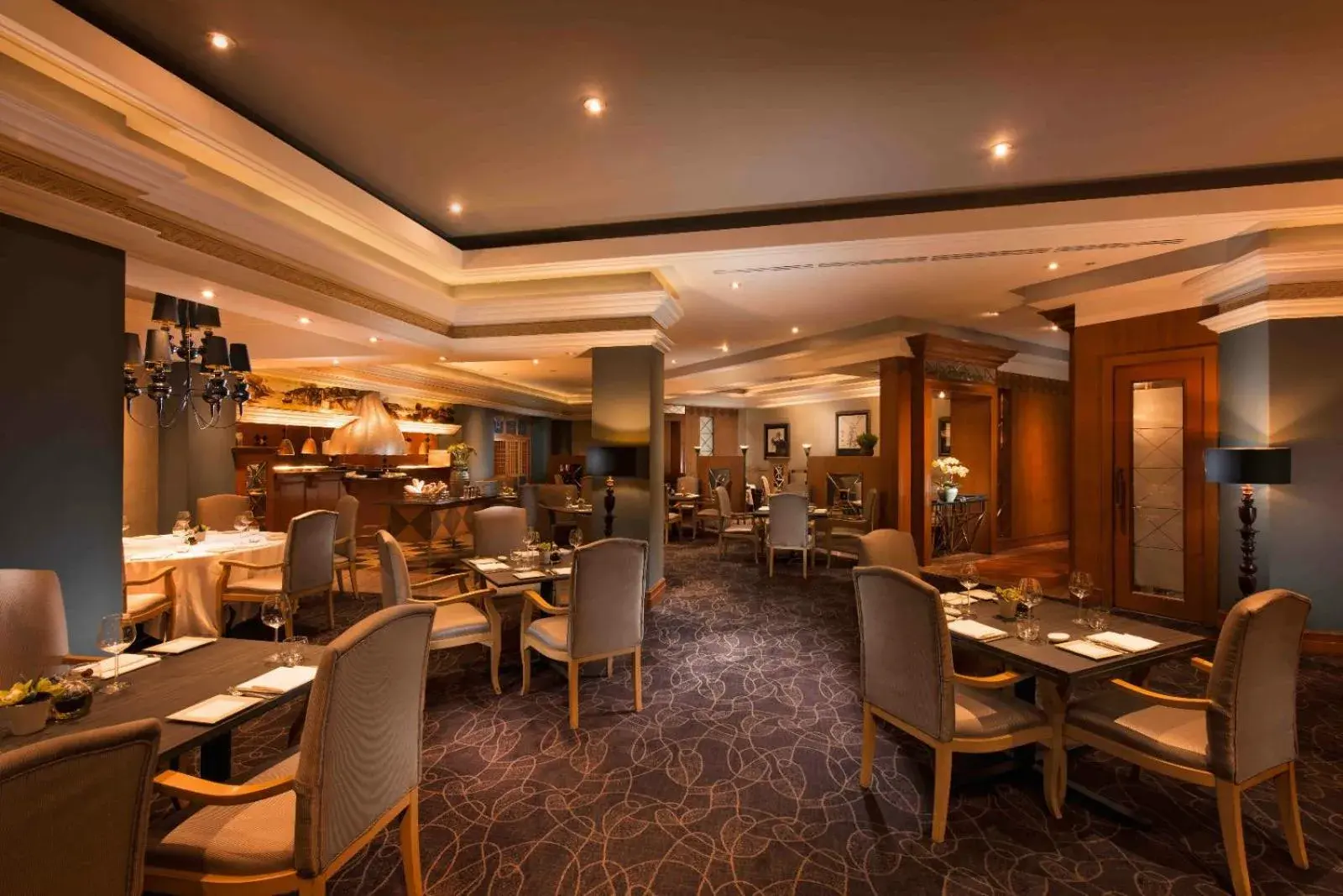 Restaurant/places to eat in The Kunlun Jing An Restaurant/places to eat in The Kunlun Jing An