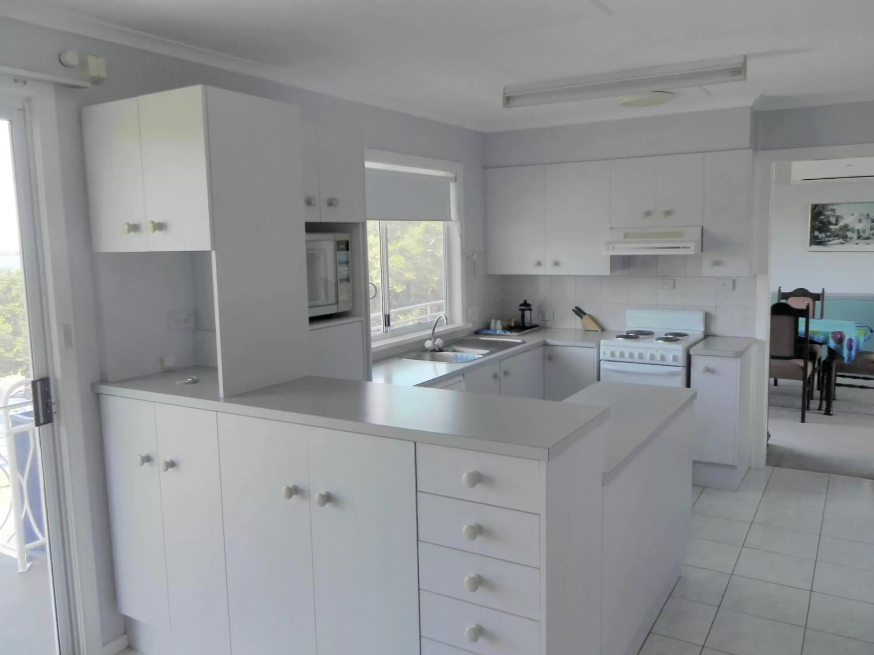 Kitchen or kitchenette, Kitchen/Kitchenette in Leisure-Lee Holiday Apartments