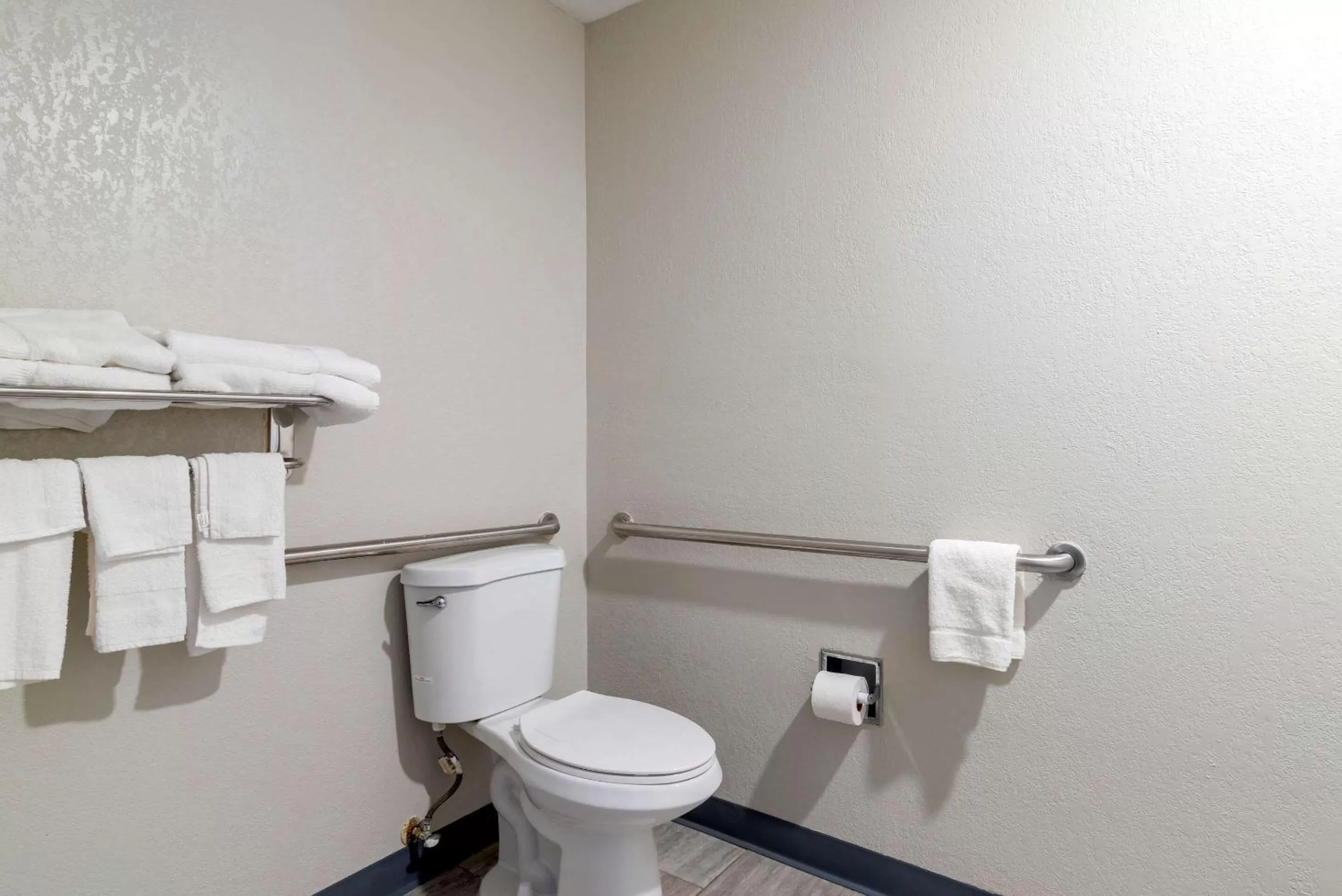 Bathroom in Quality Inn Newnan - Atlanta South